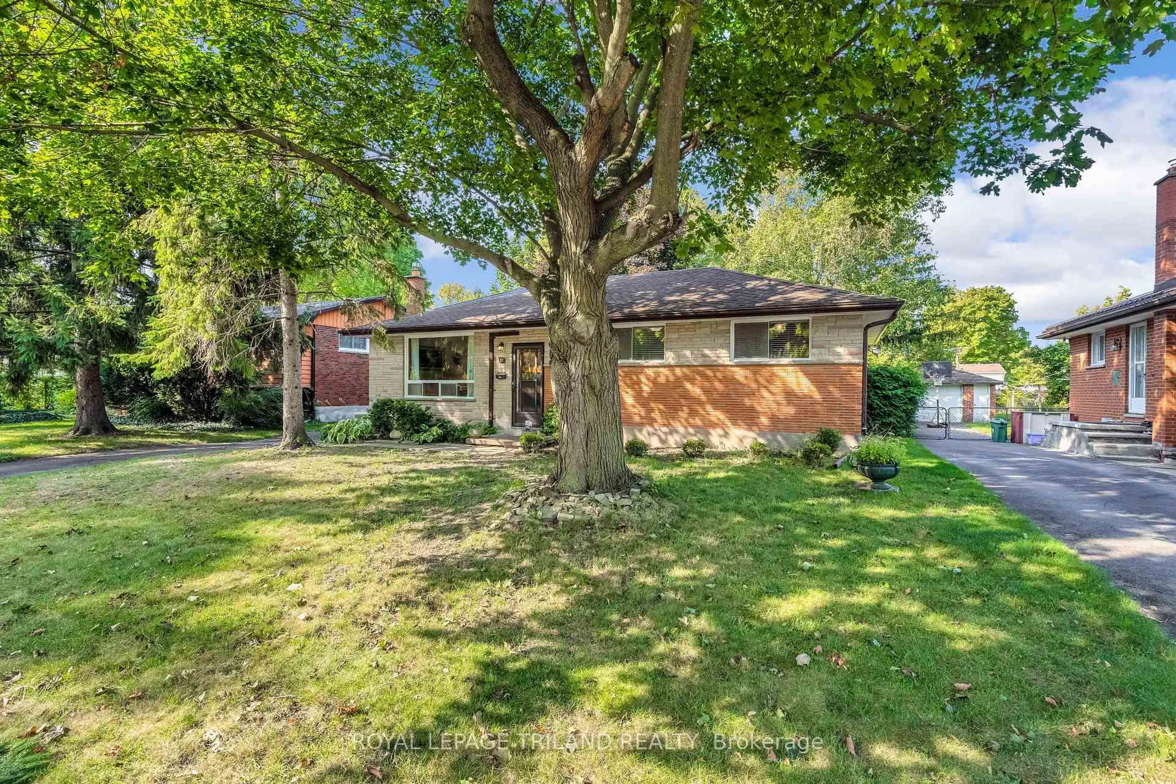 A pic from outside/outdoor area/front of a property/back of a property/a pic from drone, street for 87 Wethered St, London East Ontario N5Y 1H1