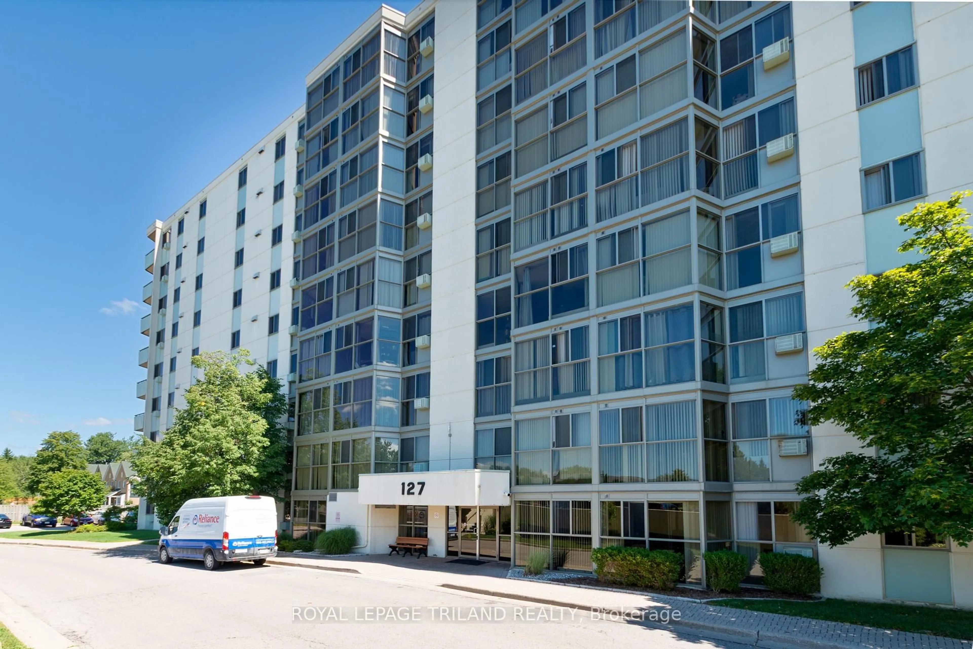 Indoor foyer for 127 Belmont Dr #802, London South Ontario N6J 4J7