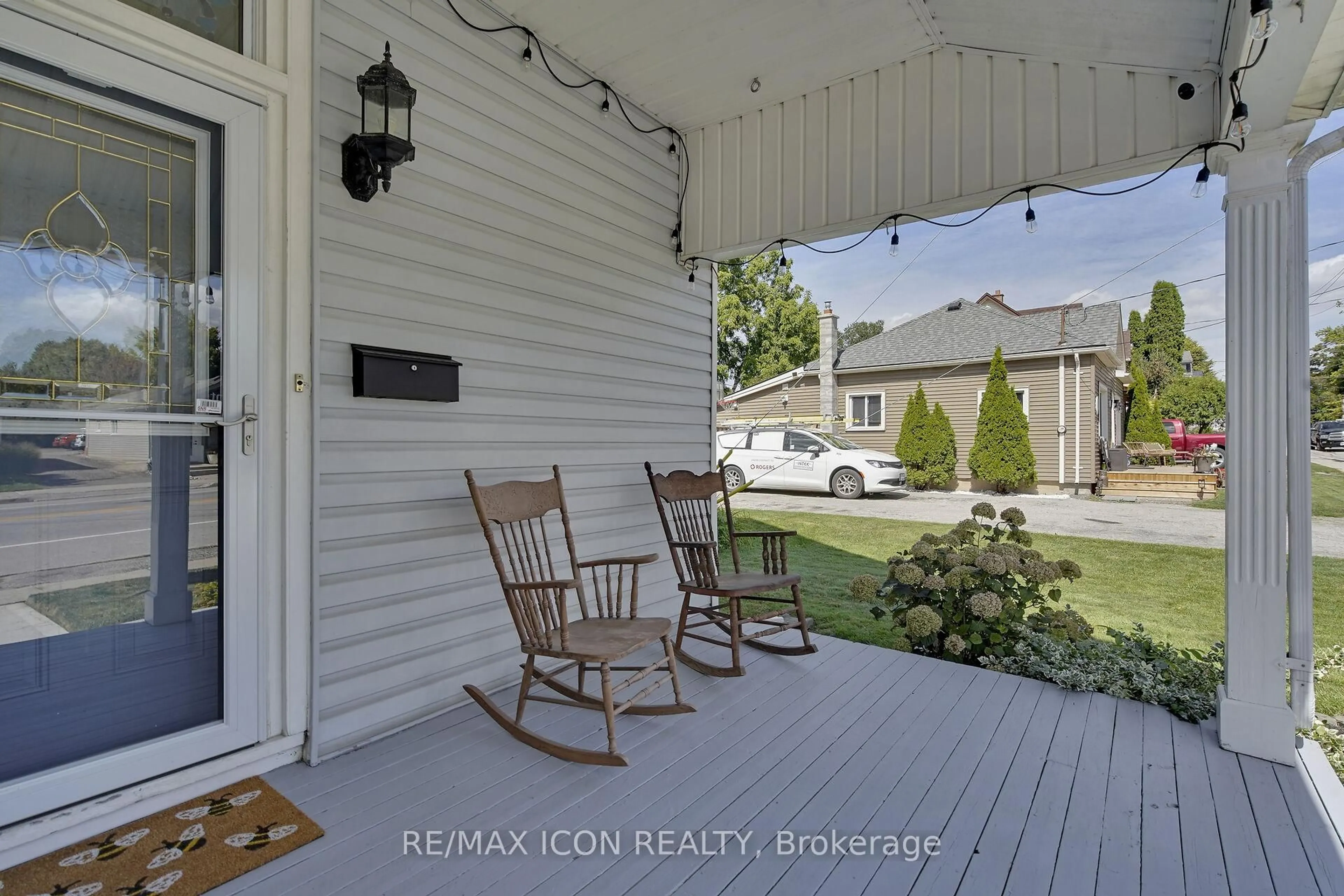 Indoor entryway for 14113 Belmont Rd, Central Elgin Ontario N0L 1B0
