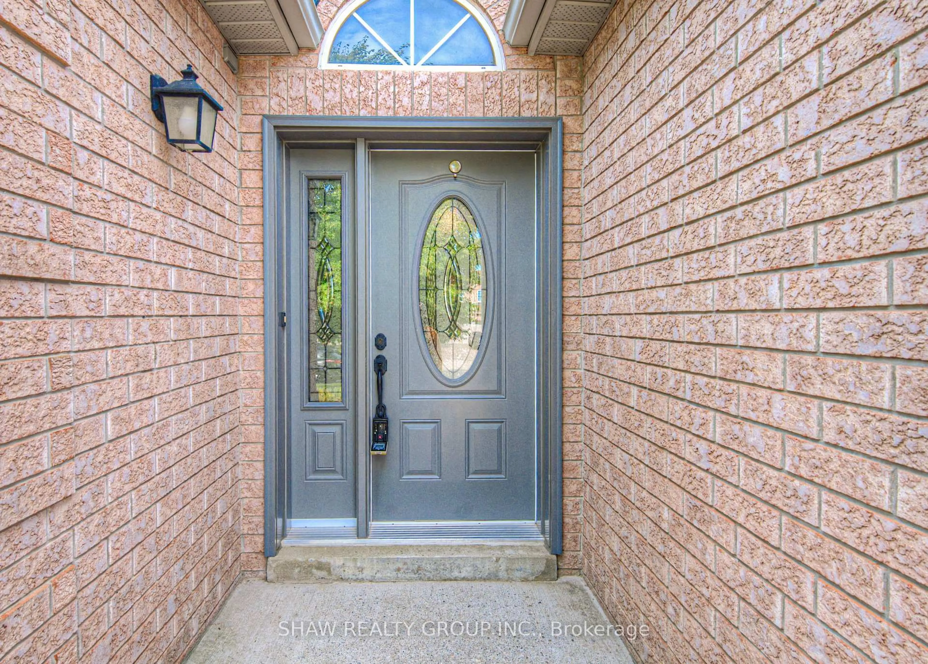 Indoor entryway for 63 Gatehouse Dr, Cambridge Ontario N1P 1C7