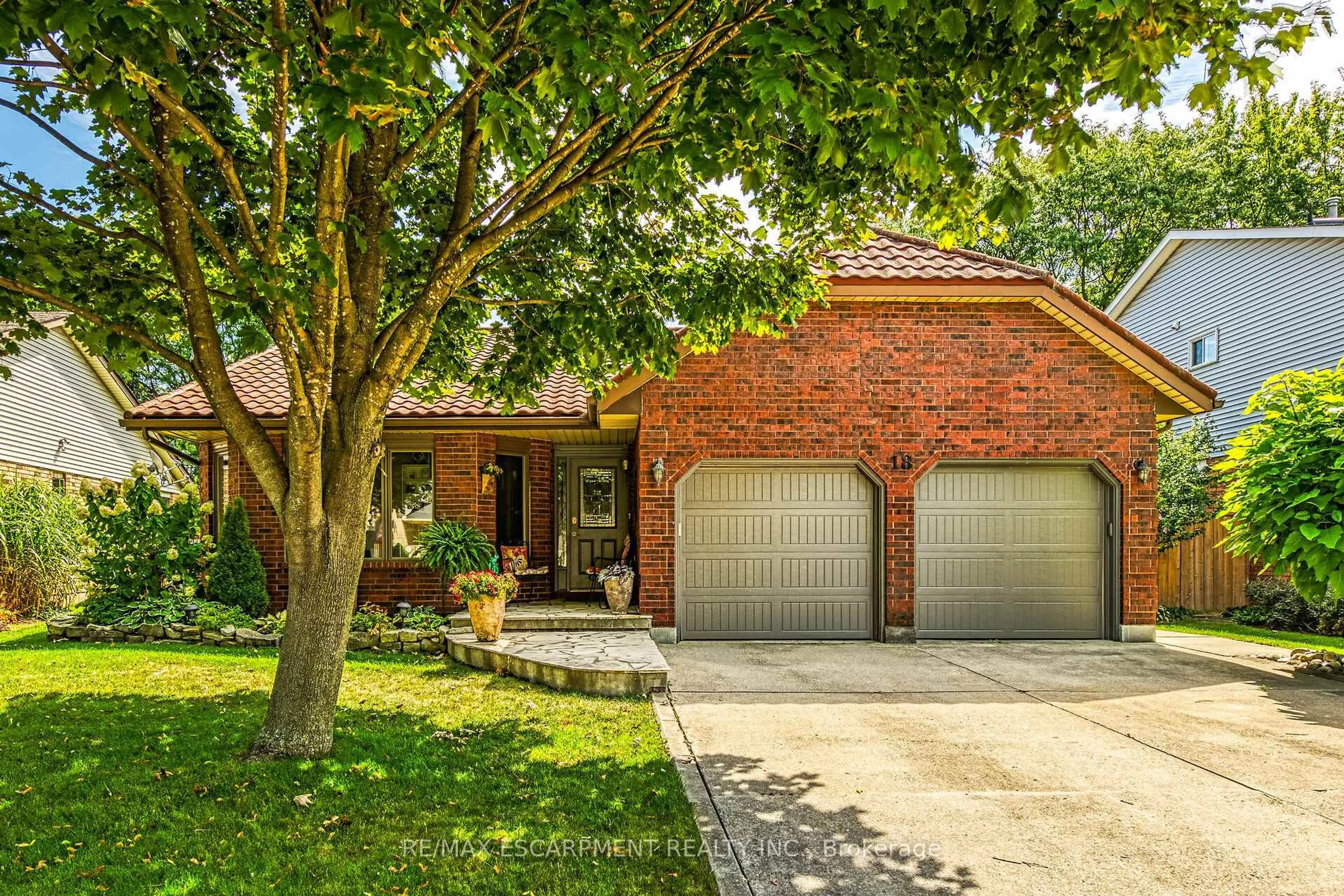 Home with brick exterior material, street for 18 McMaster Dr, Haldimand Ontario N3W 1G9