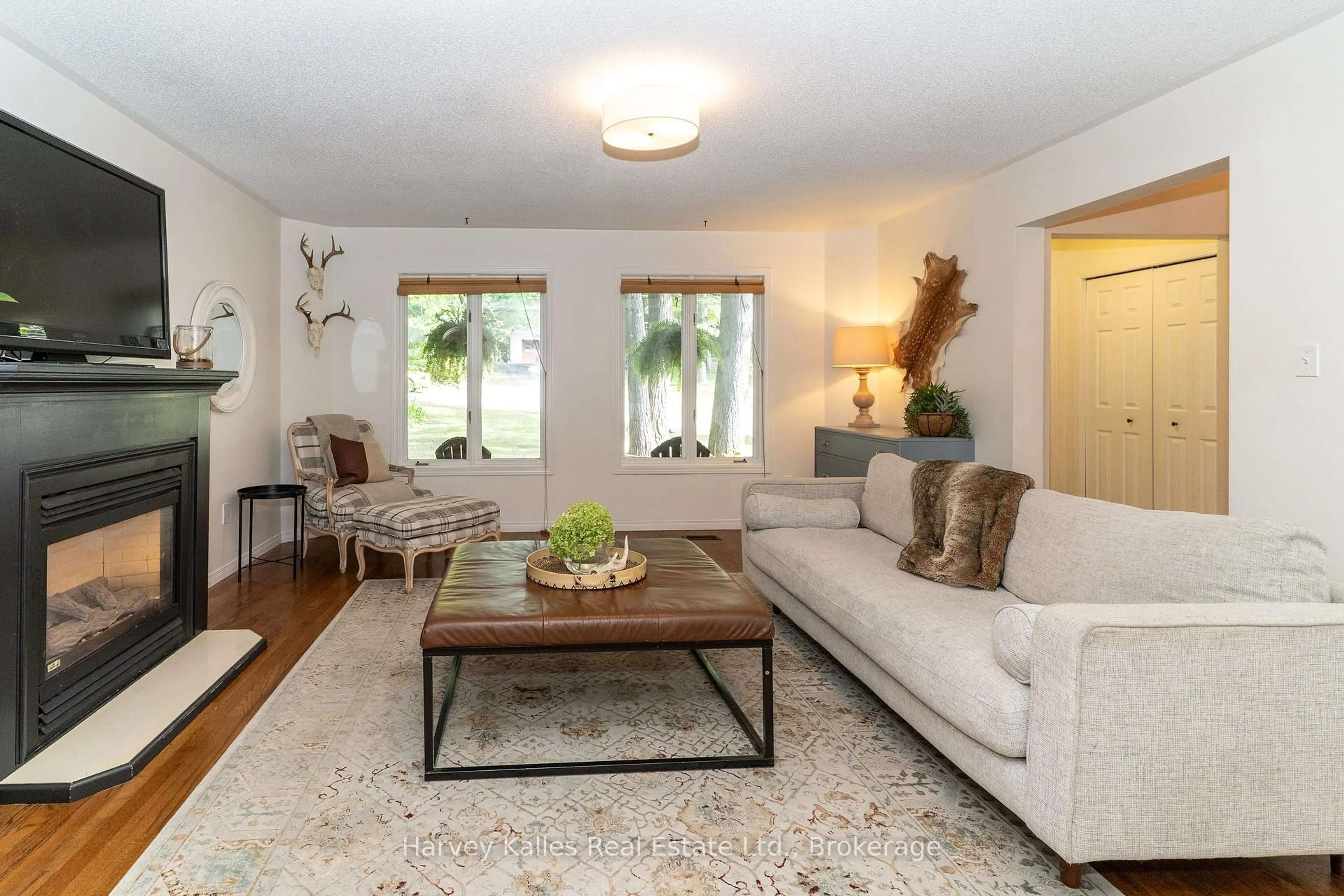 Living room with furniture, unknown for 28 Queen St, Parry Sound Ontario P2A 2W3