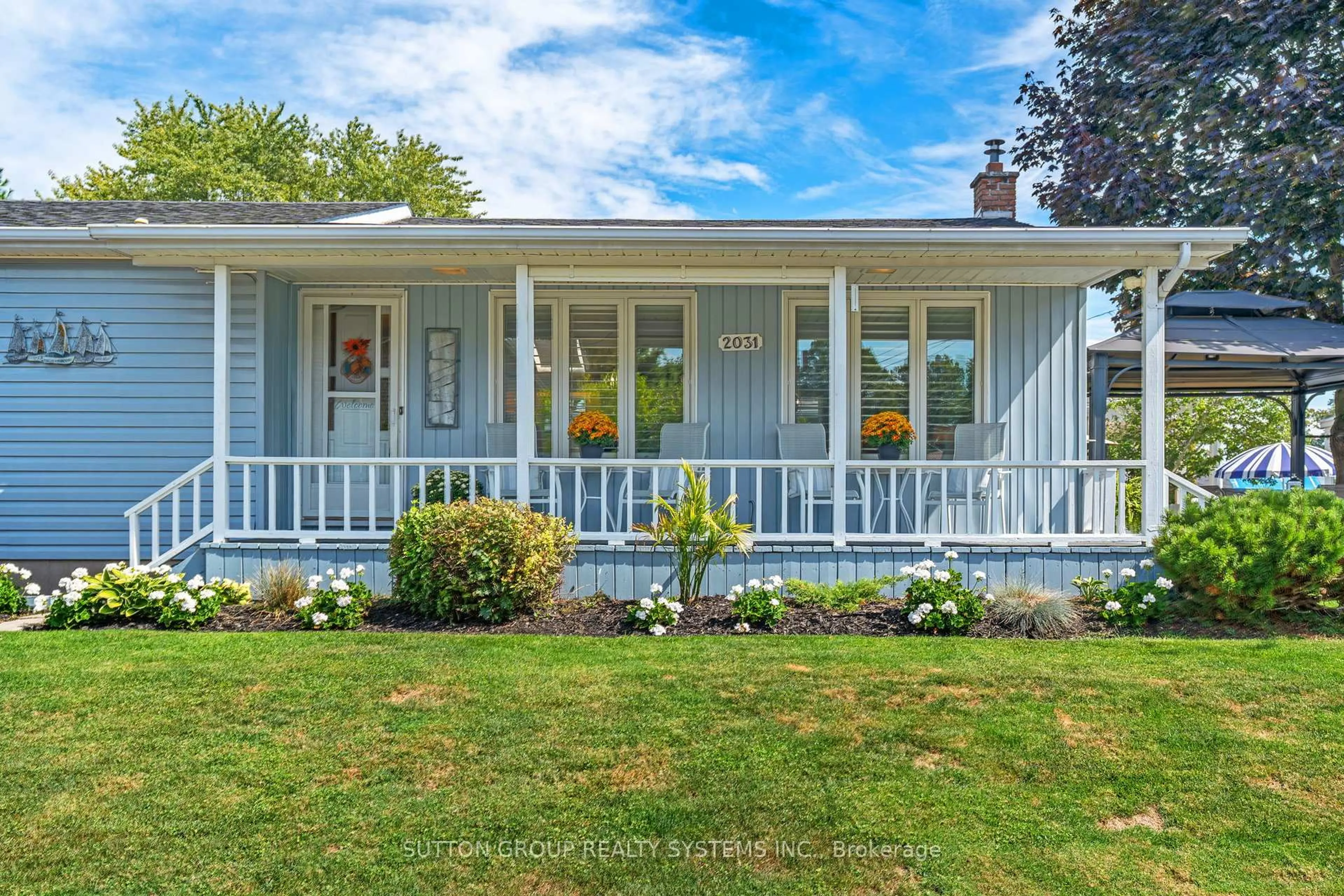 Home with vinyl exterior material, water/lake/river/ocean view for 2031 Erie St, Norfolk Ontario N0A 1N7