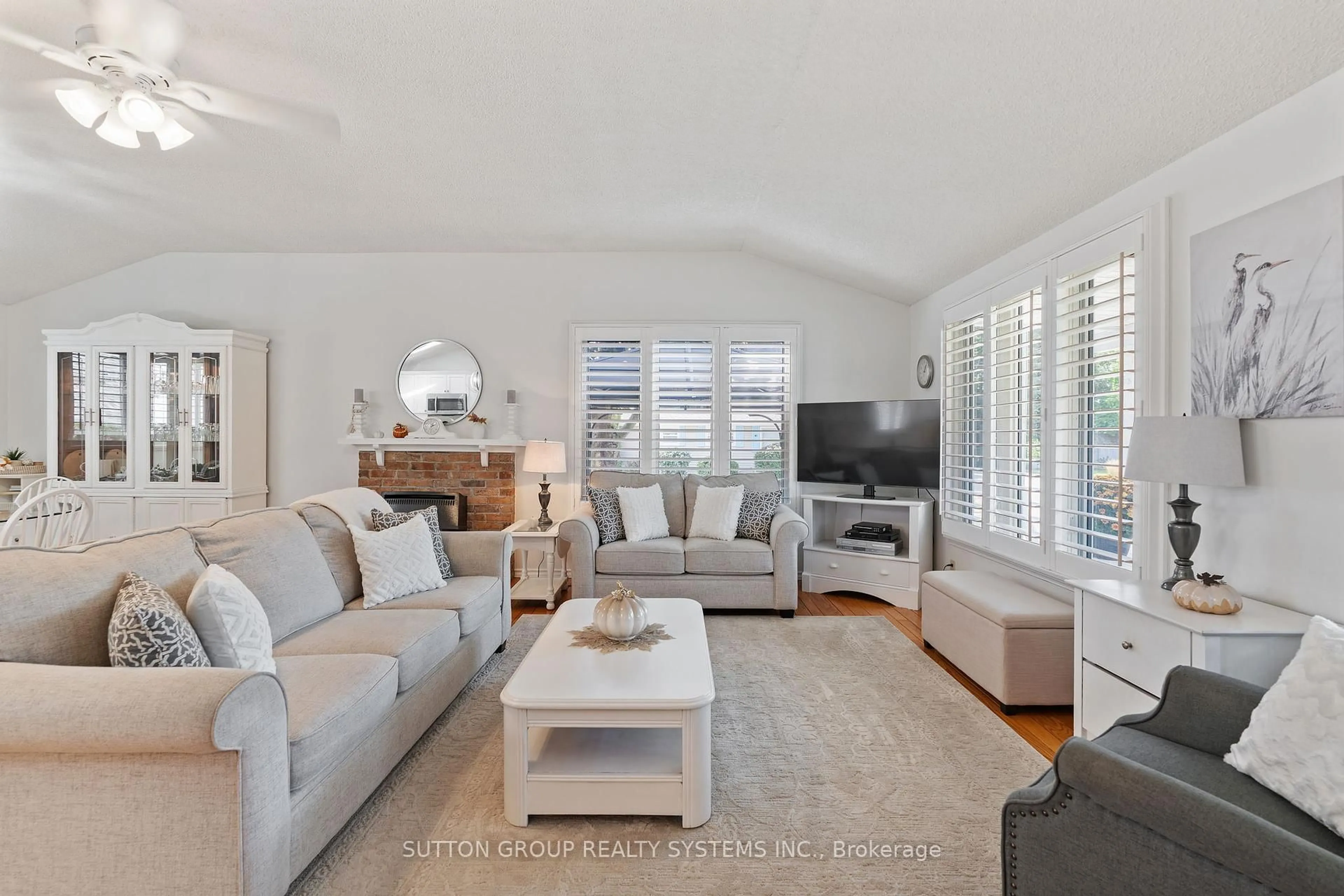 Living room with furniture, unknown for 2031 Erie St, Norfolk Ontario N0A 1N7
