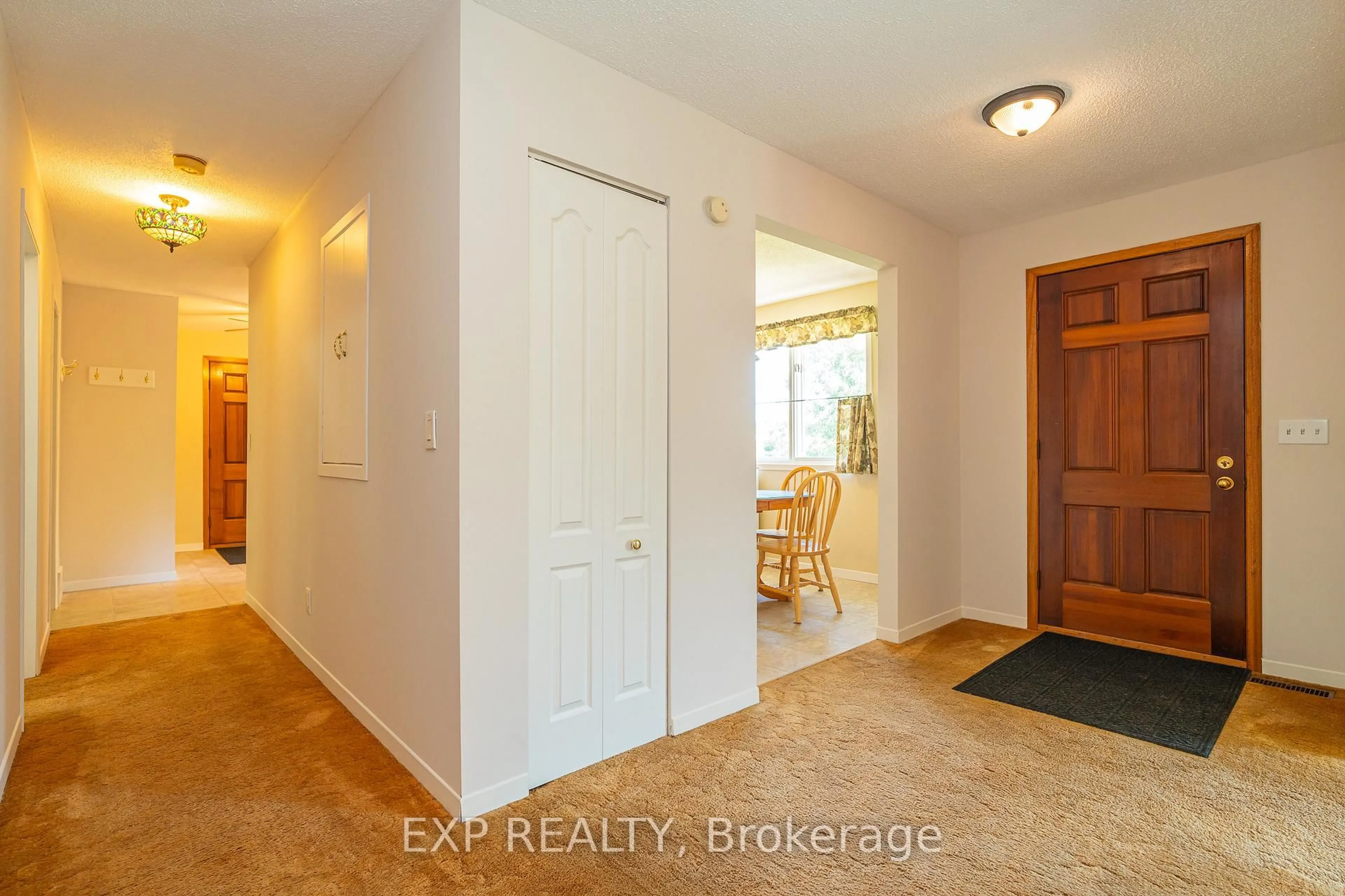 Indoor entryway for 1454 Jennings Rd, North Dundas Ontario K0C 2K0