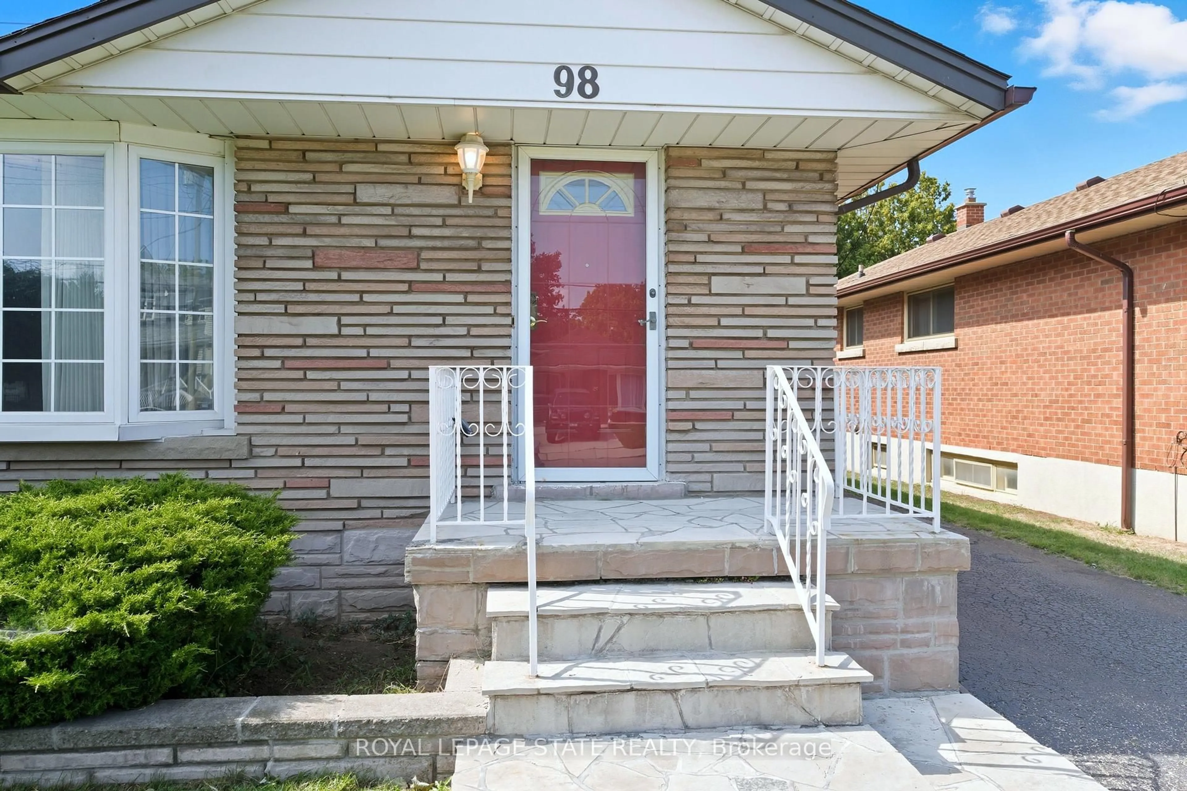 Home with brick exterior material, street for 98 East 16th St, Hamilton Ontario L9A 4J3