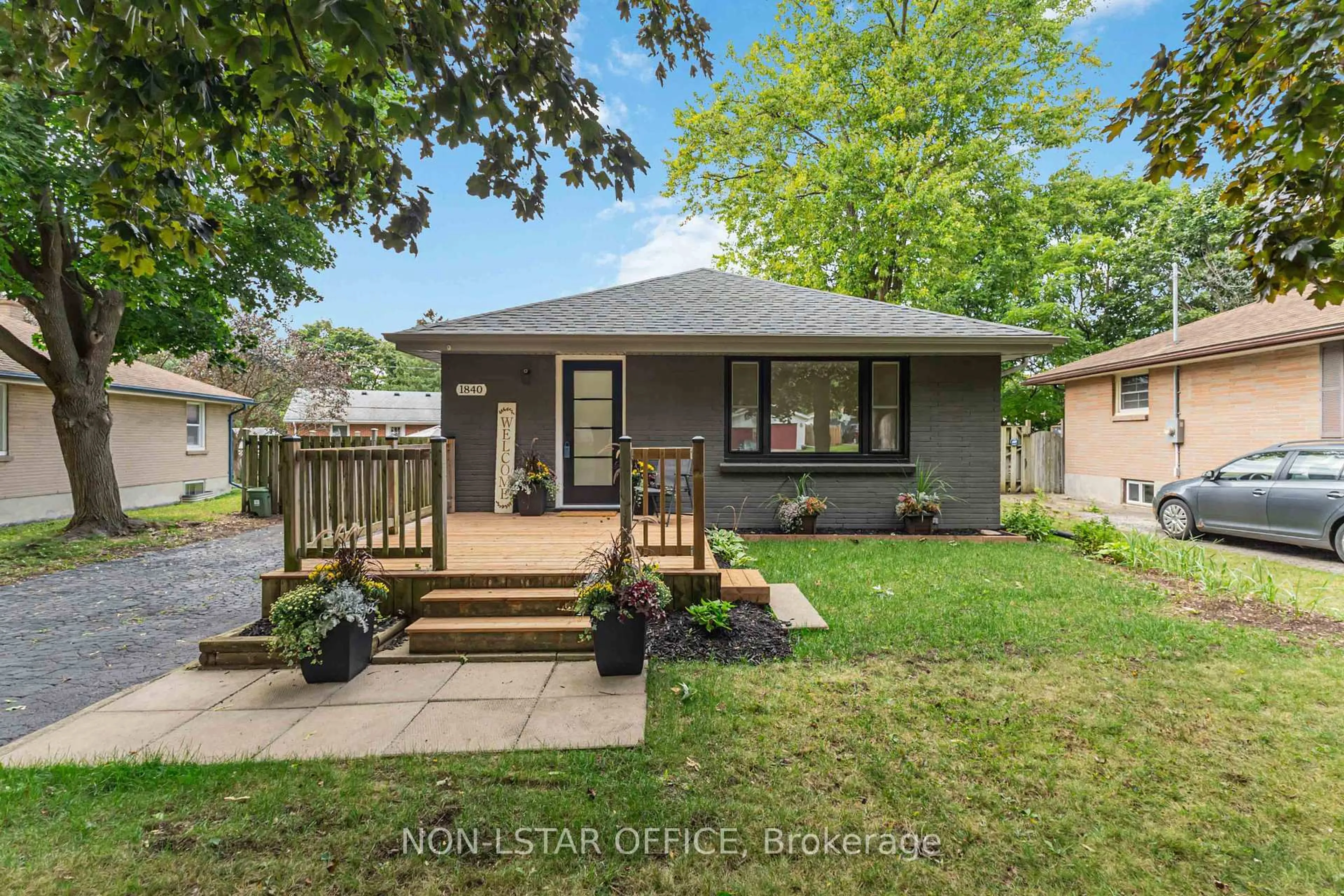 Home with vinyl exterior material, street for 1840 Royal Cres, London East Ontario N5W 2A8