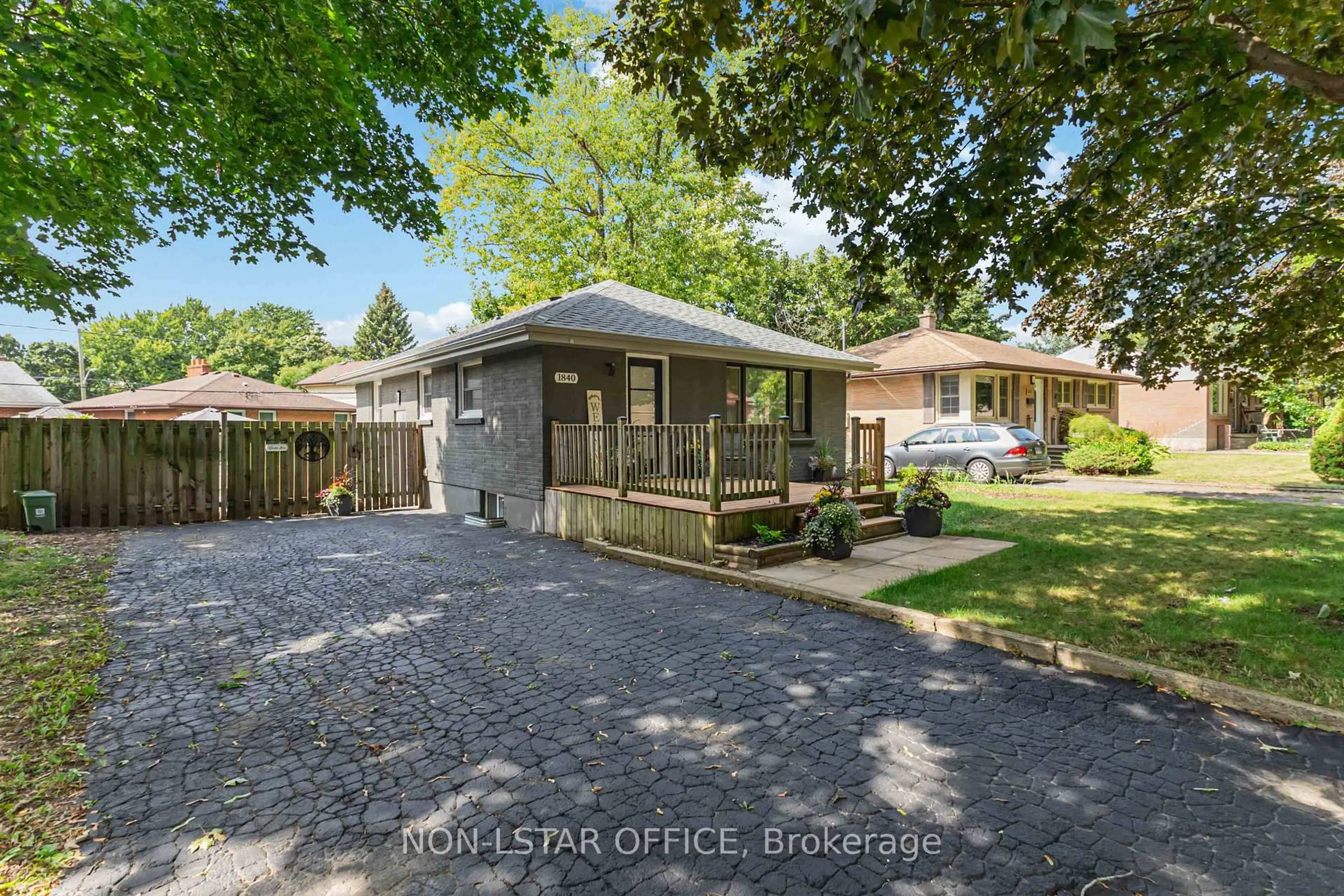 Unknown for 1840 Royal Cres, London East Ontario N5W 2A8