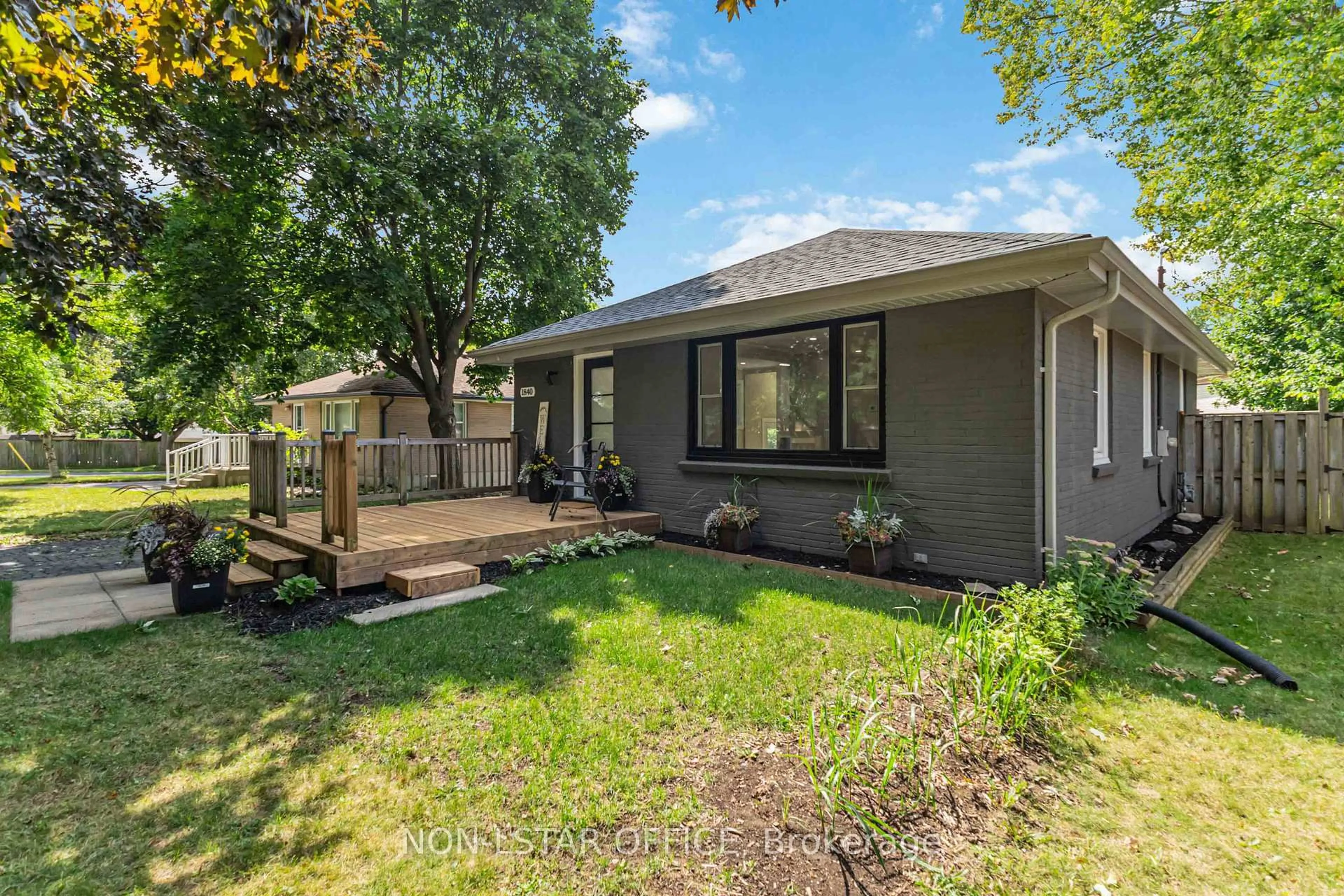 Unknown for 1840 Royal Cres, London East Ontario N5W 2A8