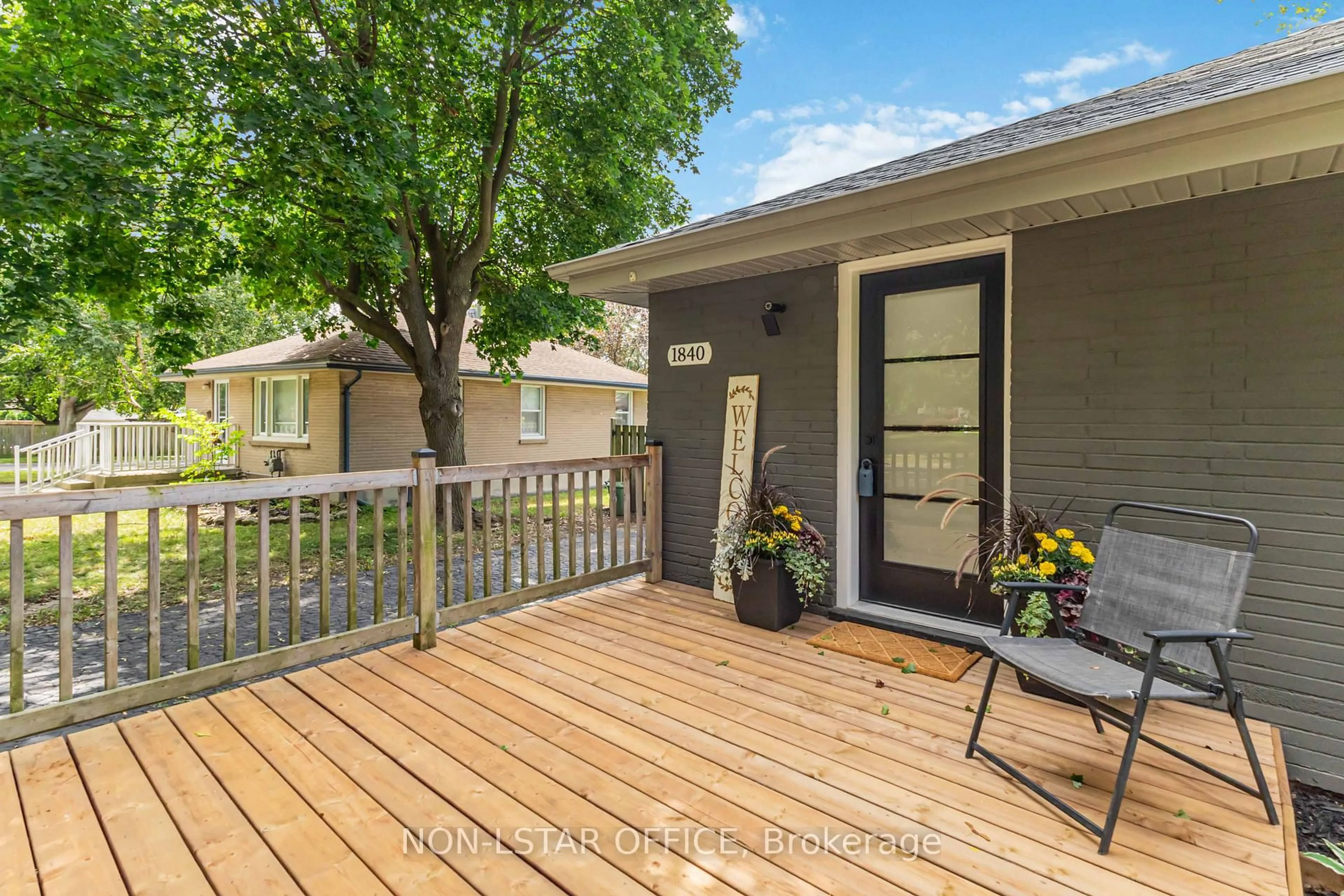 Patio, street for 1840 Royal Cres, London East Ontario N5W 2A8