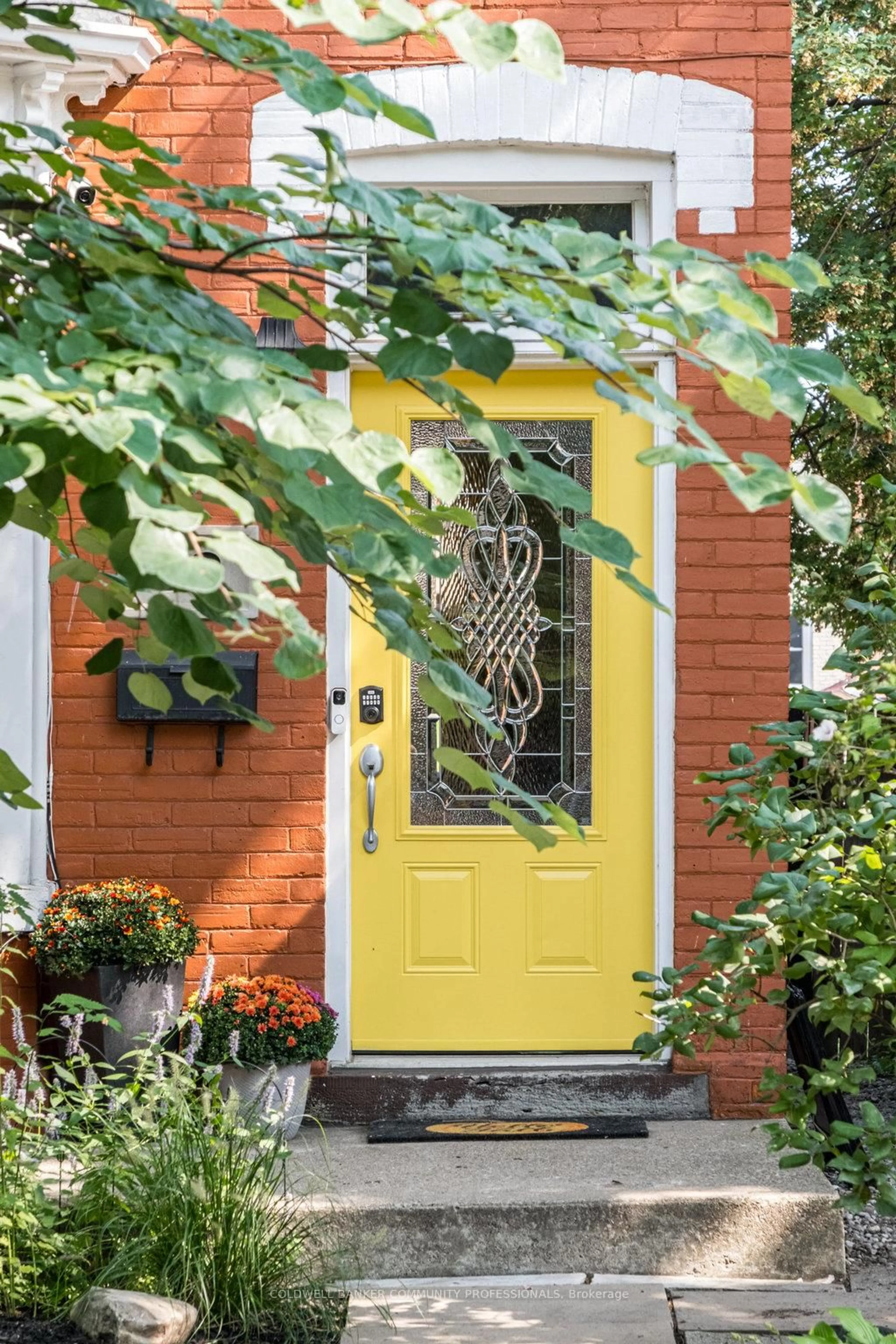 Indoor entryway for 52 Emerald St, Hamilton Ontario L8L 5K3