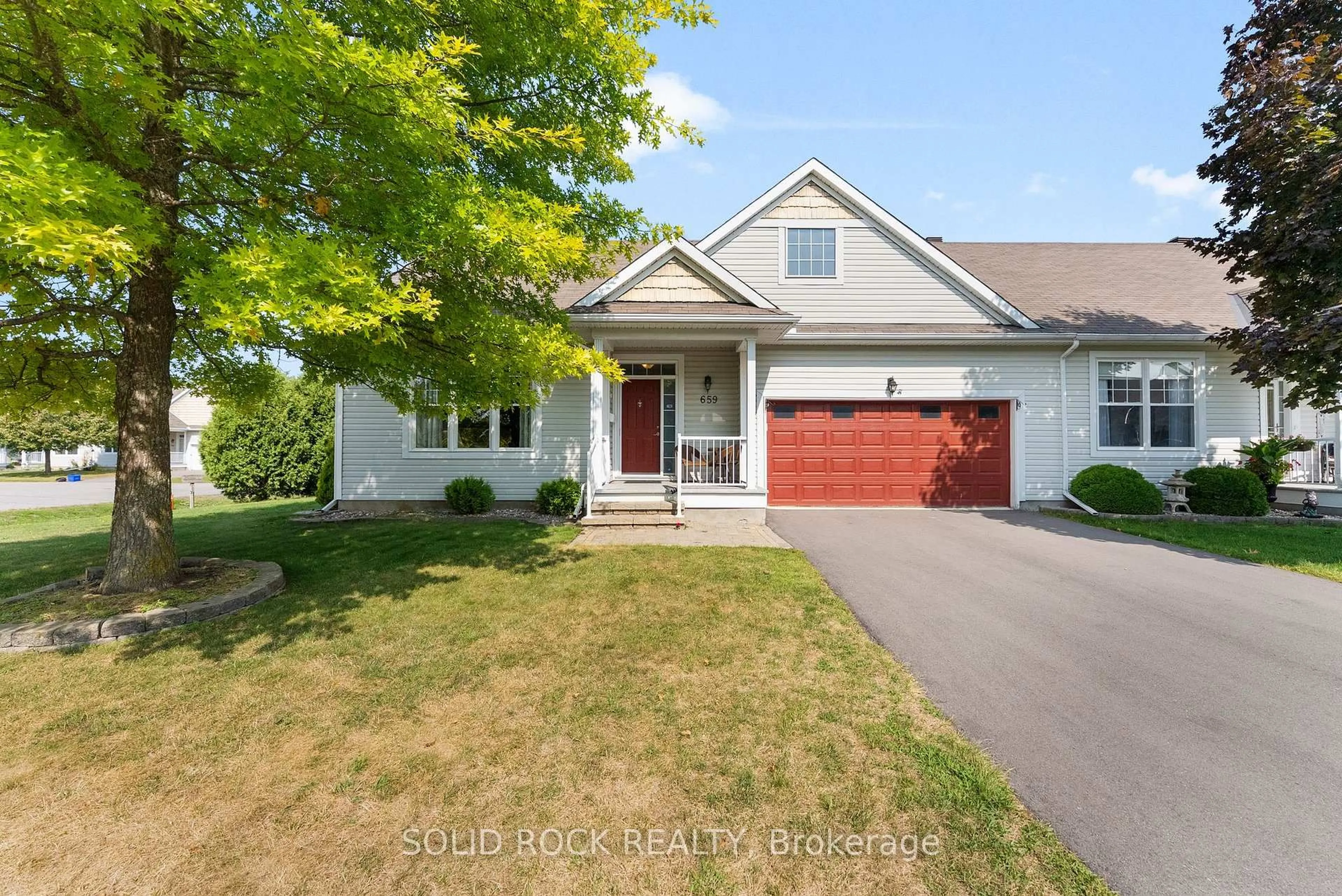Home with vinyl exterior material, street for 659 Country Trail Private, Carlsbad Springs Ontario K0A 1K0