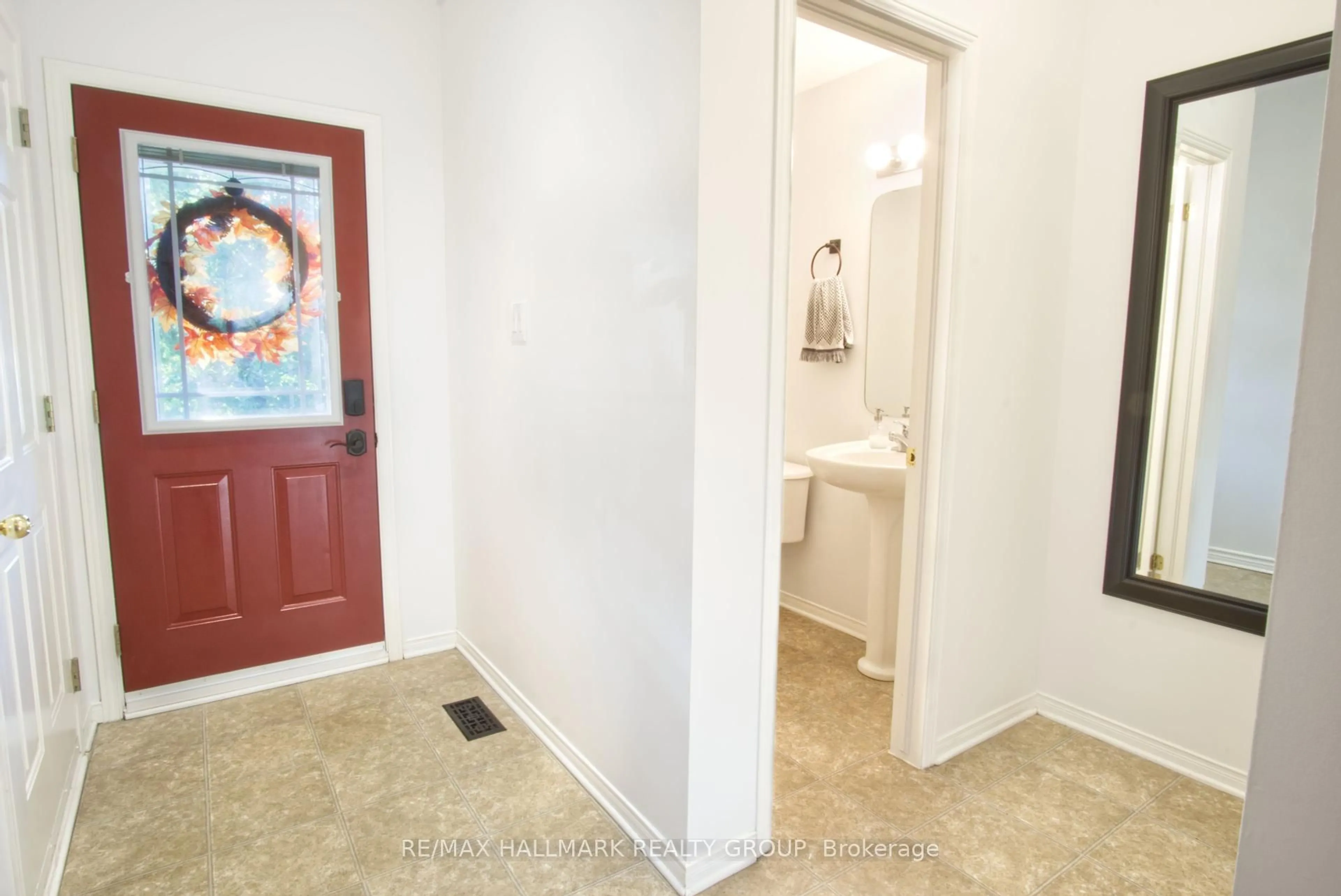 Indoor entryway for 2239 Brockstone Cres, Ottawa Ontario K4A 4V5