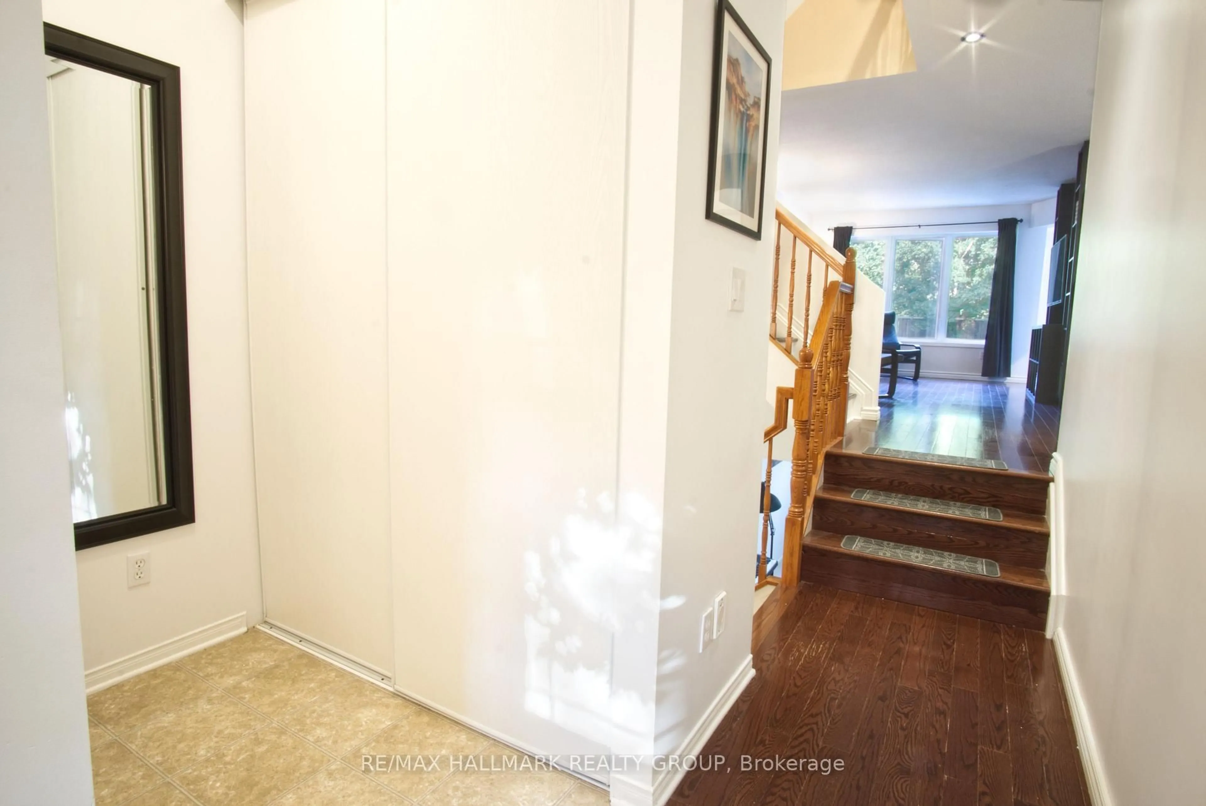 Indoor foyer for 2239 Brockstone Cres, Ottawa Ontario K4A 4V5
