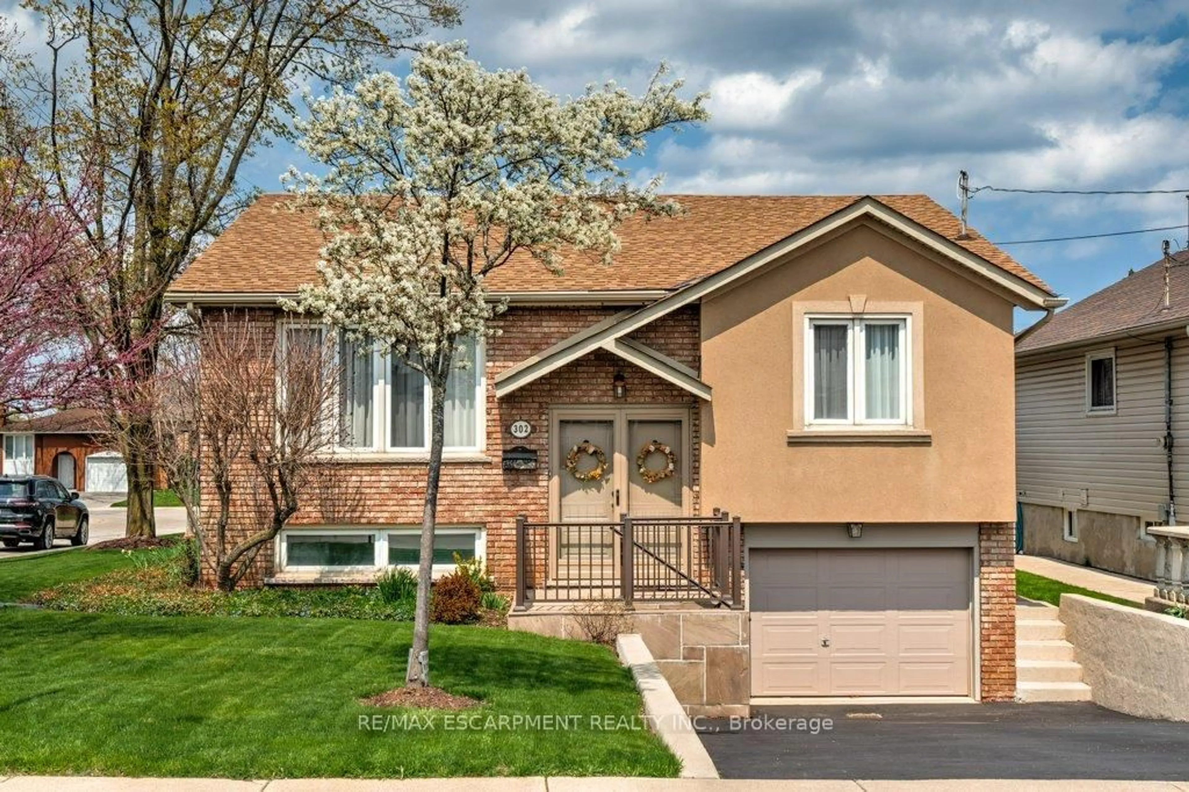 Unknown for 302 Highridge Ave, Hamilton Ontario L8E 3W3