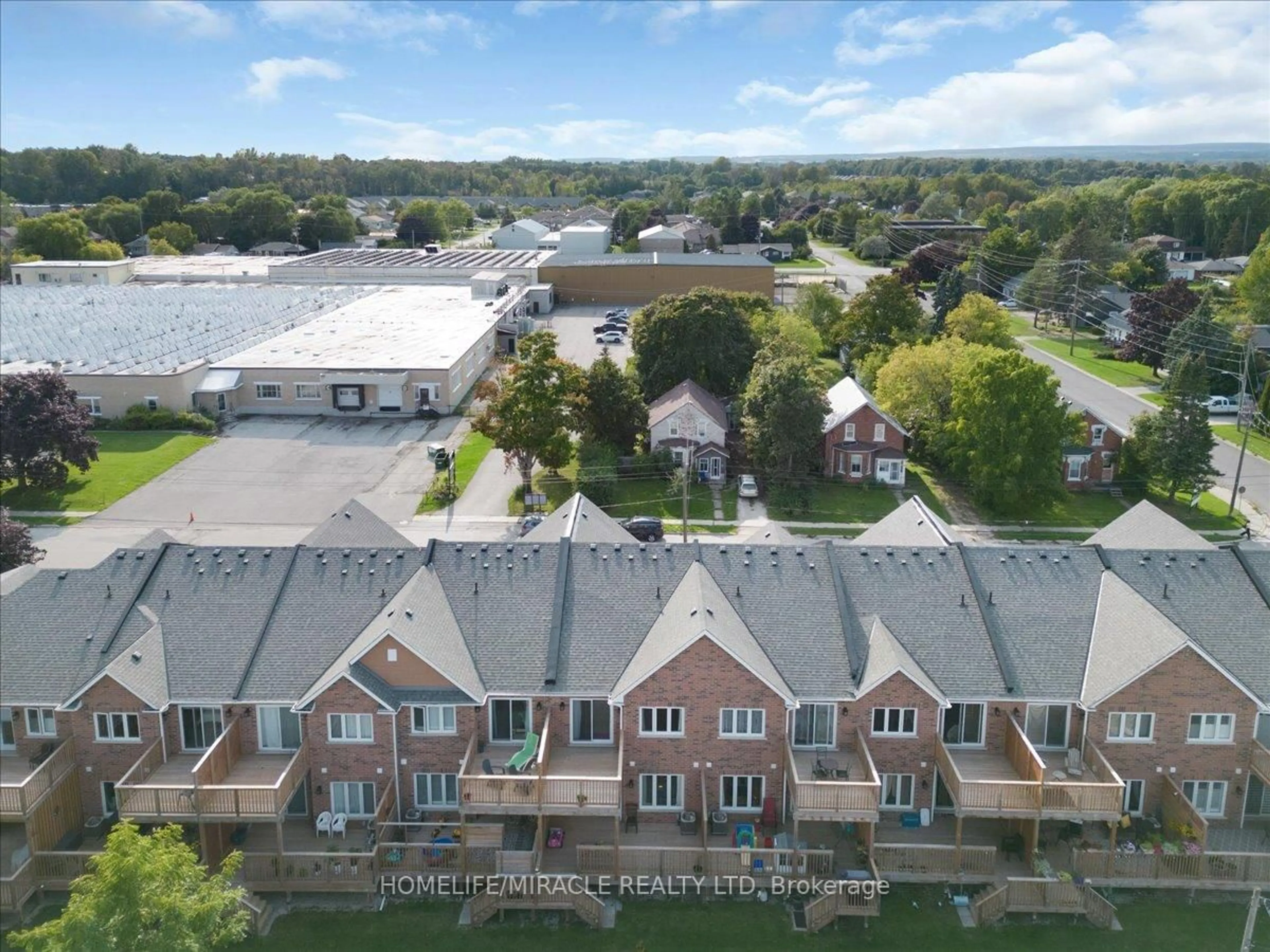 A pic from outside/outdoor area/front of a property/back of a property/a pic from drone, unknown for 307 Cook St, Meaford Ontario N4L 1H4