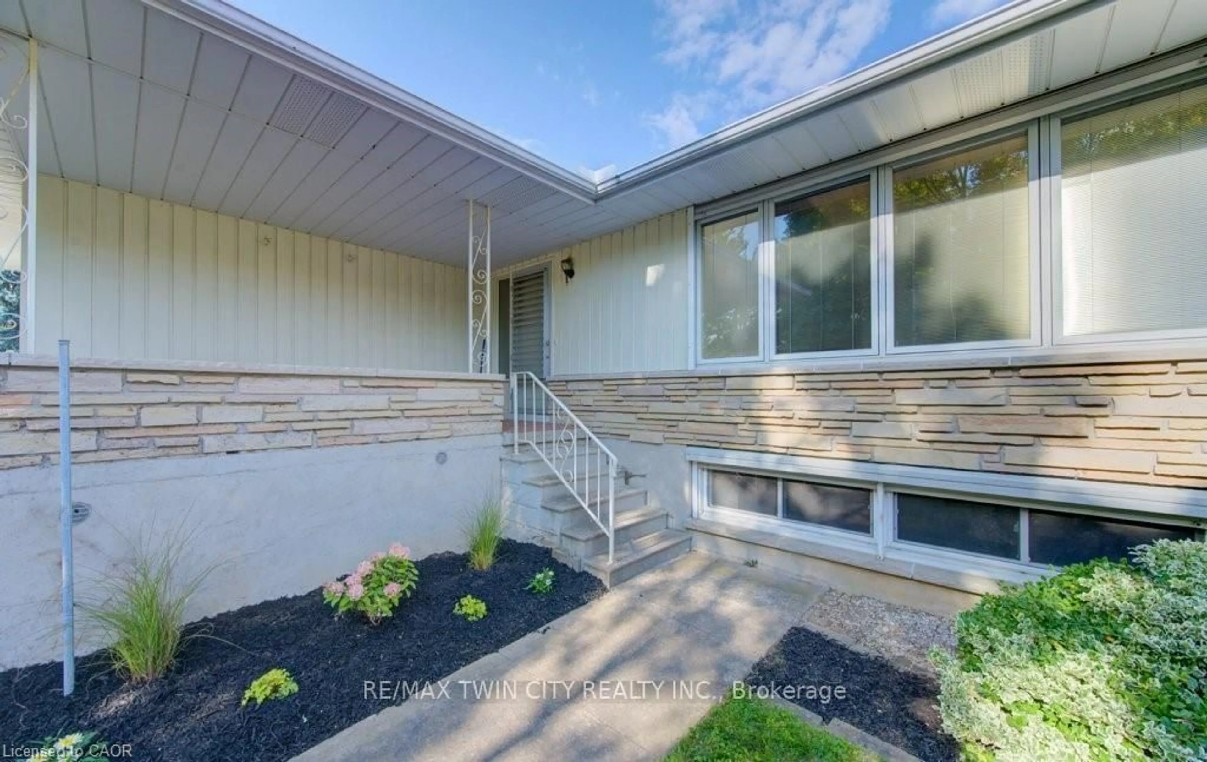 Unknown for 12 Old York Cres, Kitchener Ontario N2B 3G3