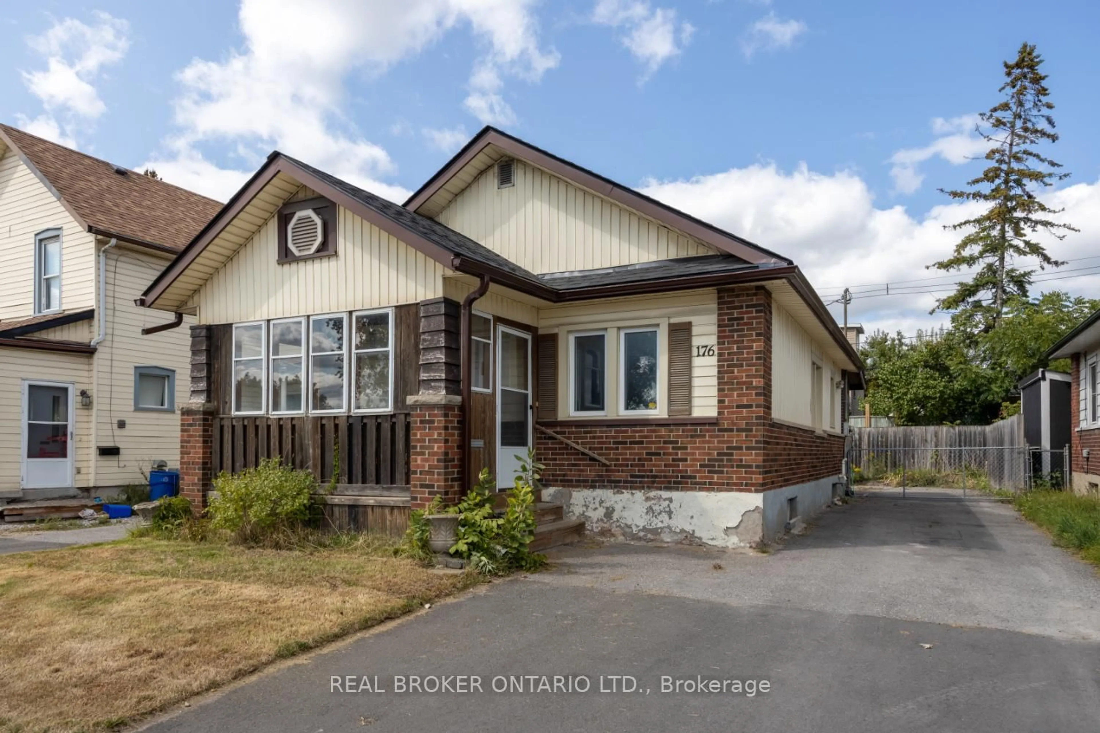 Home with brick exterior material, building for 176 Lansdowne St, Peterborough Ontario K9J 1Y7