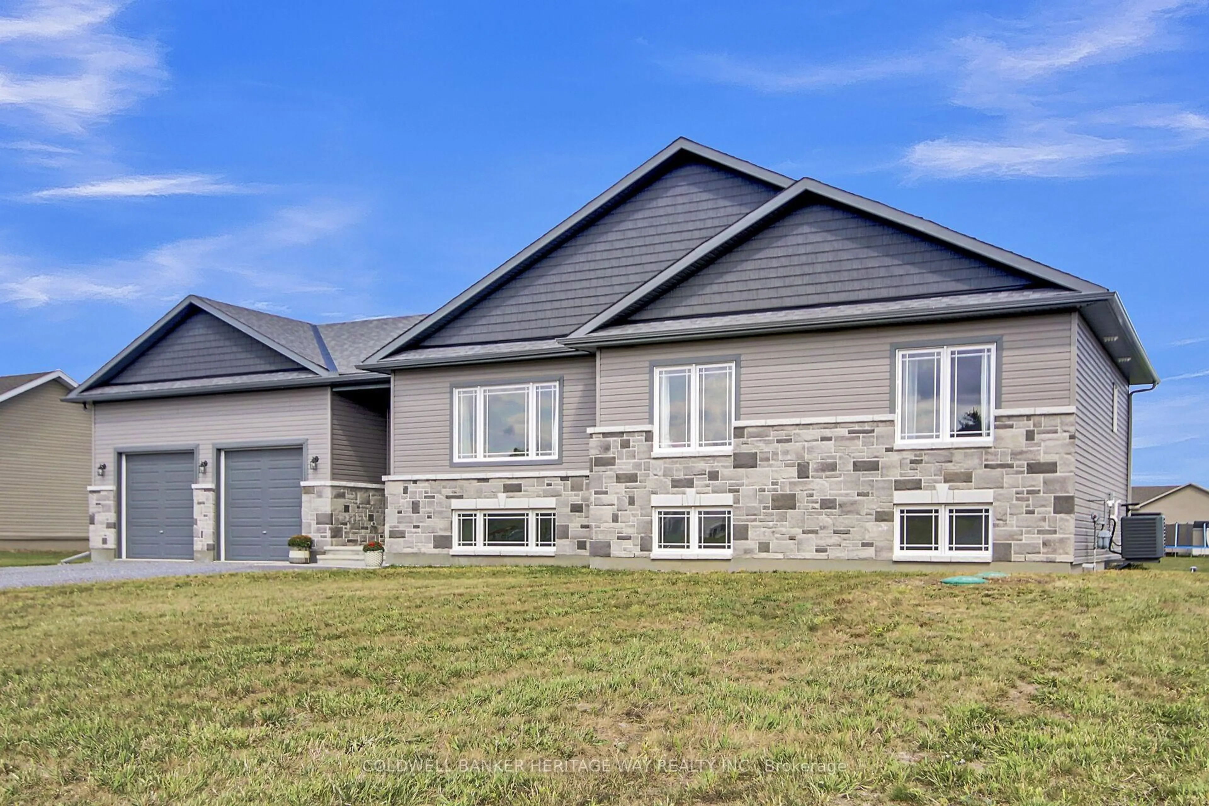 Home with vinyl exterior material, building for 218 Owen Lucas St, Arnprior Ontario K7S 3G8