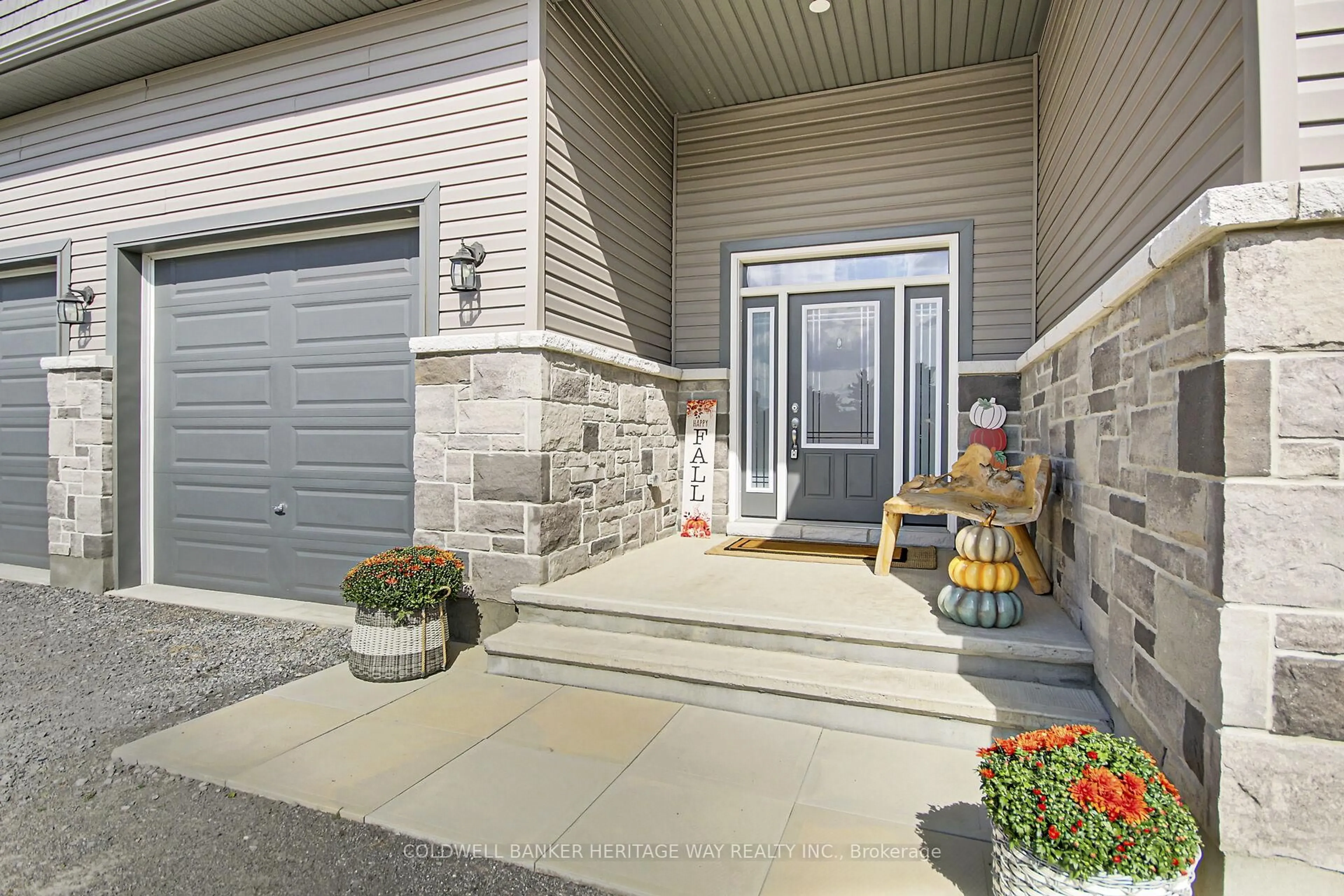 Indoor entryway for 218 Owen Lucas St, Arnprior Ontario K7S 3G8