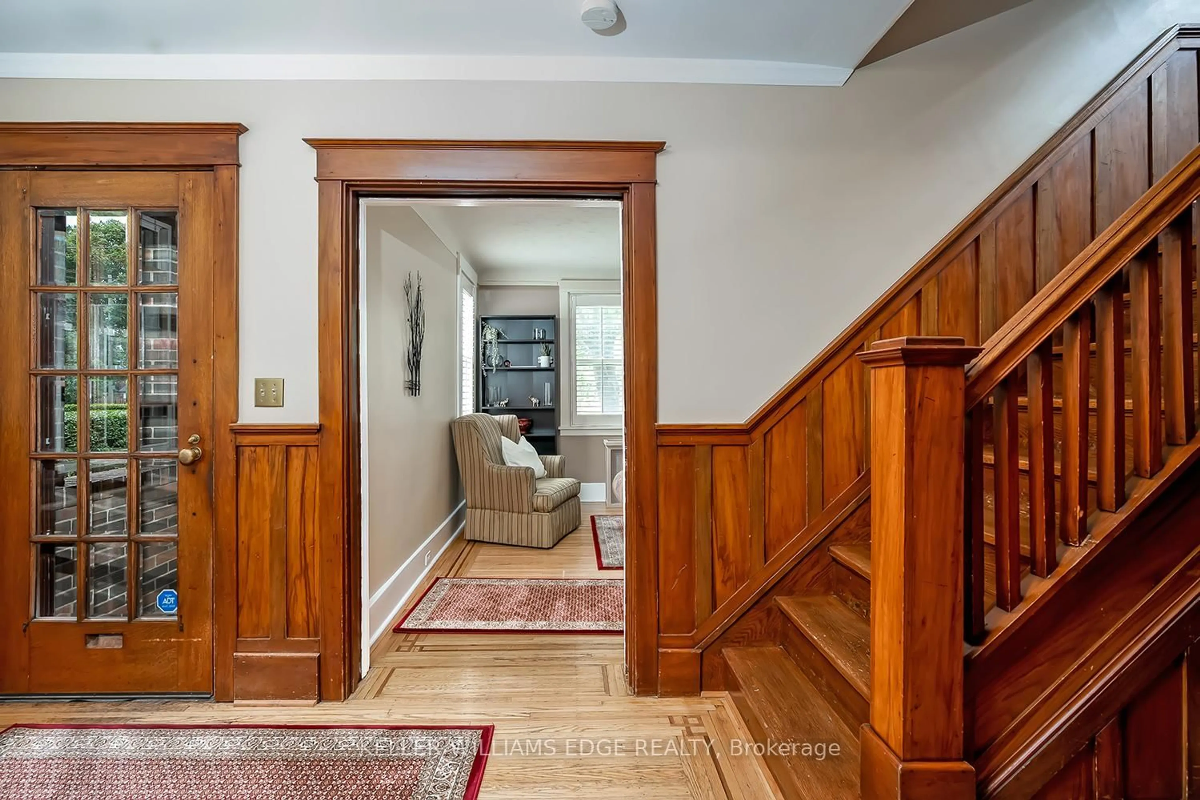 Indoor foyer for 88 Paisley Ave, Hamilton Ontario L8S 4H3