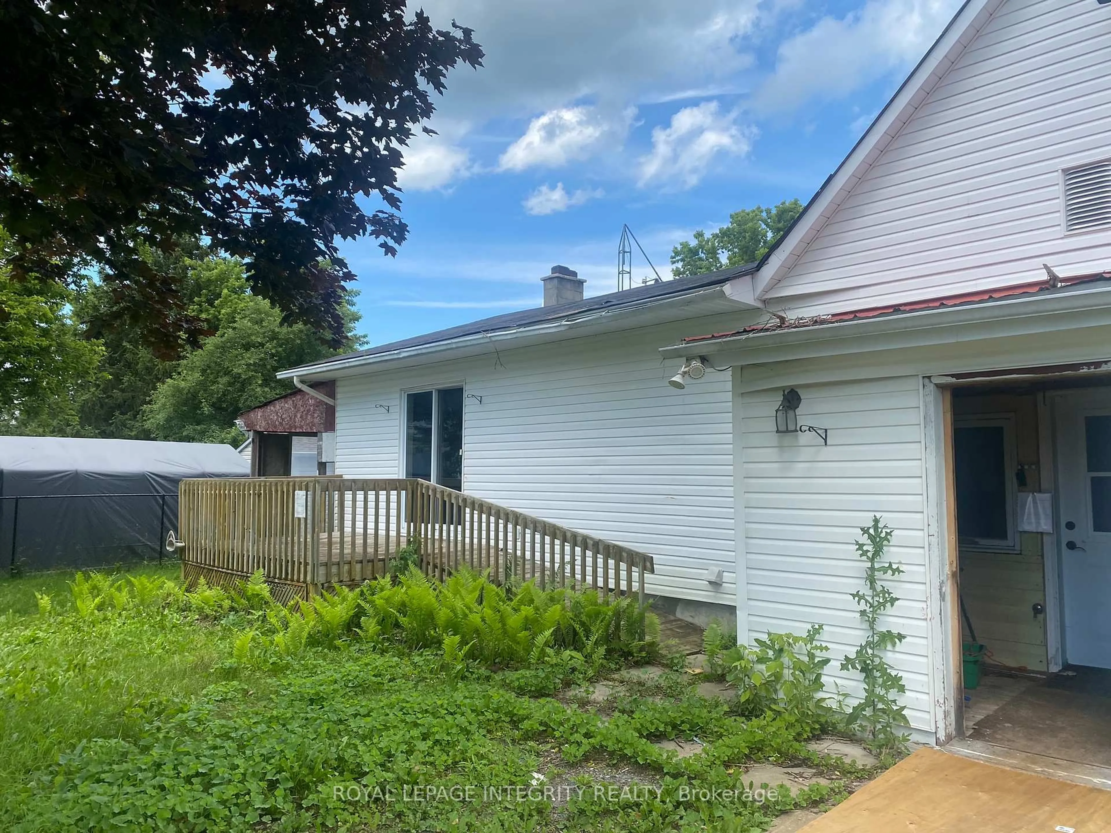 A pic from outside/outdoor area/front of a property/back of a property/a pic from drone, street for 2415 DU LAC Rd, Clarence-Rockland Ontario K0A 3N0