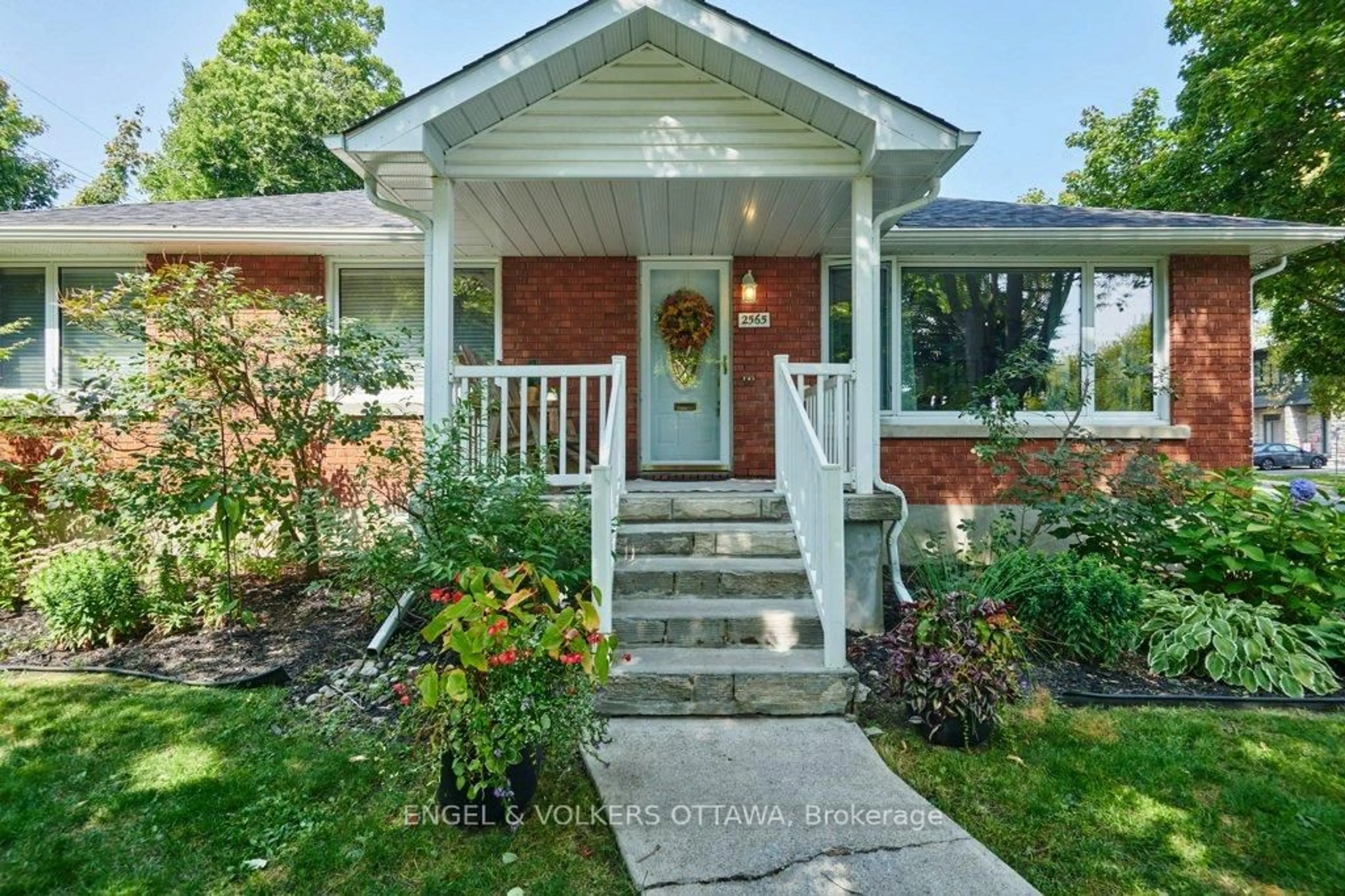 Home with brick exterior material, street for 2565 Elmhurst St, Ottawa Ontario K2B 7N2