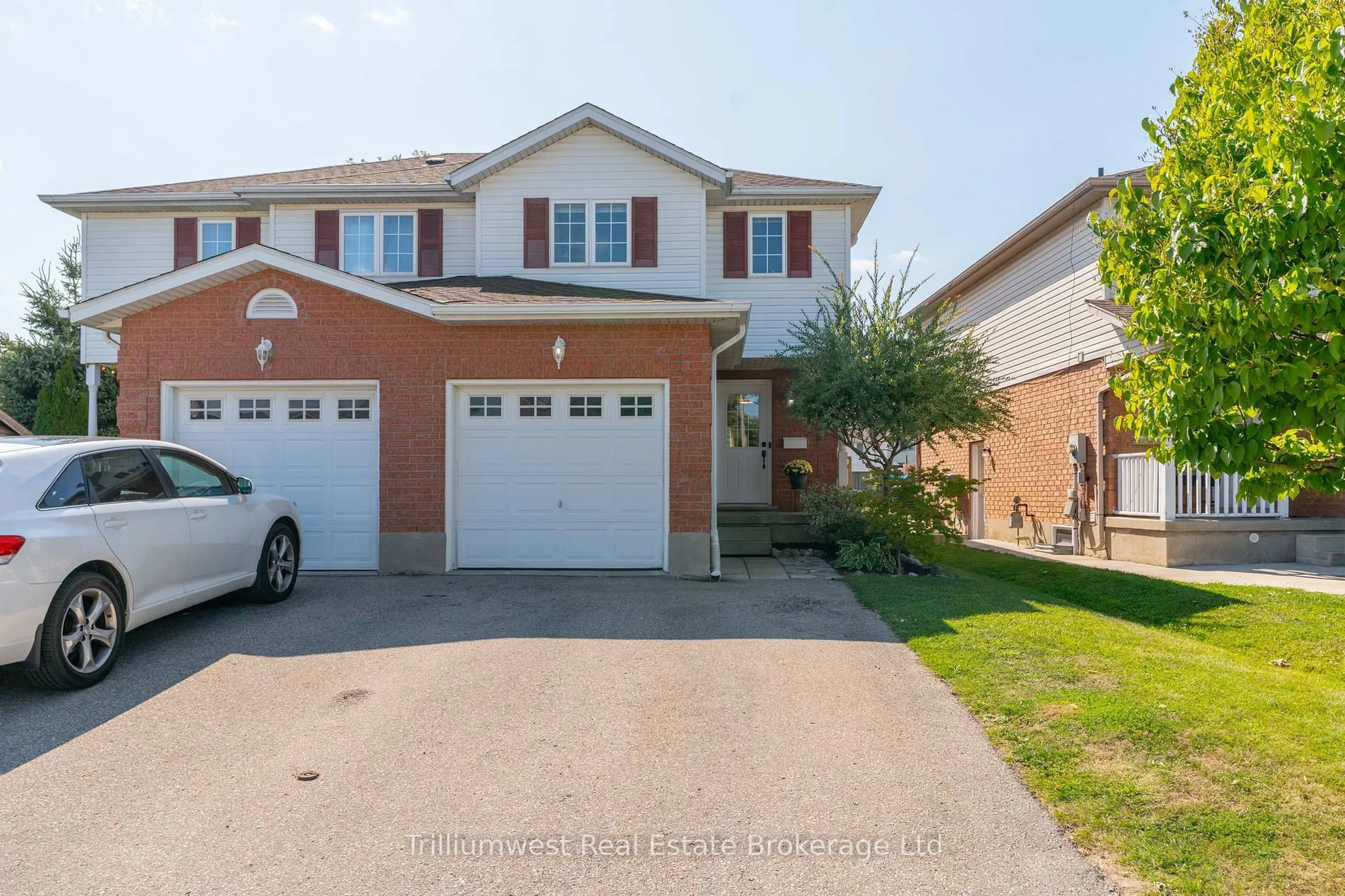 A pic from outside/outdoor area/front of a property/back of a property/a pic from drone, street for 197 Stephanie Dr, Guelph Ontario N1K 1X9