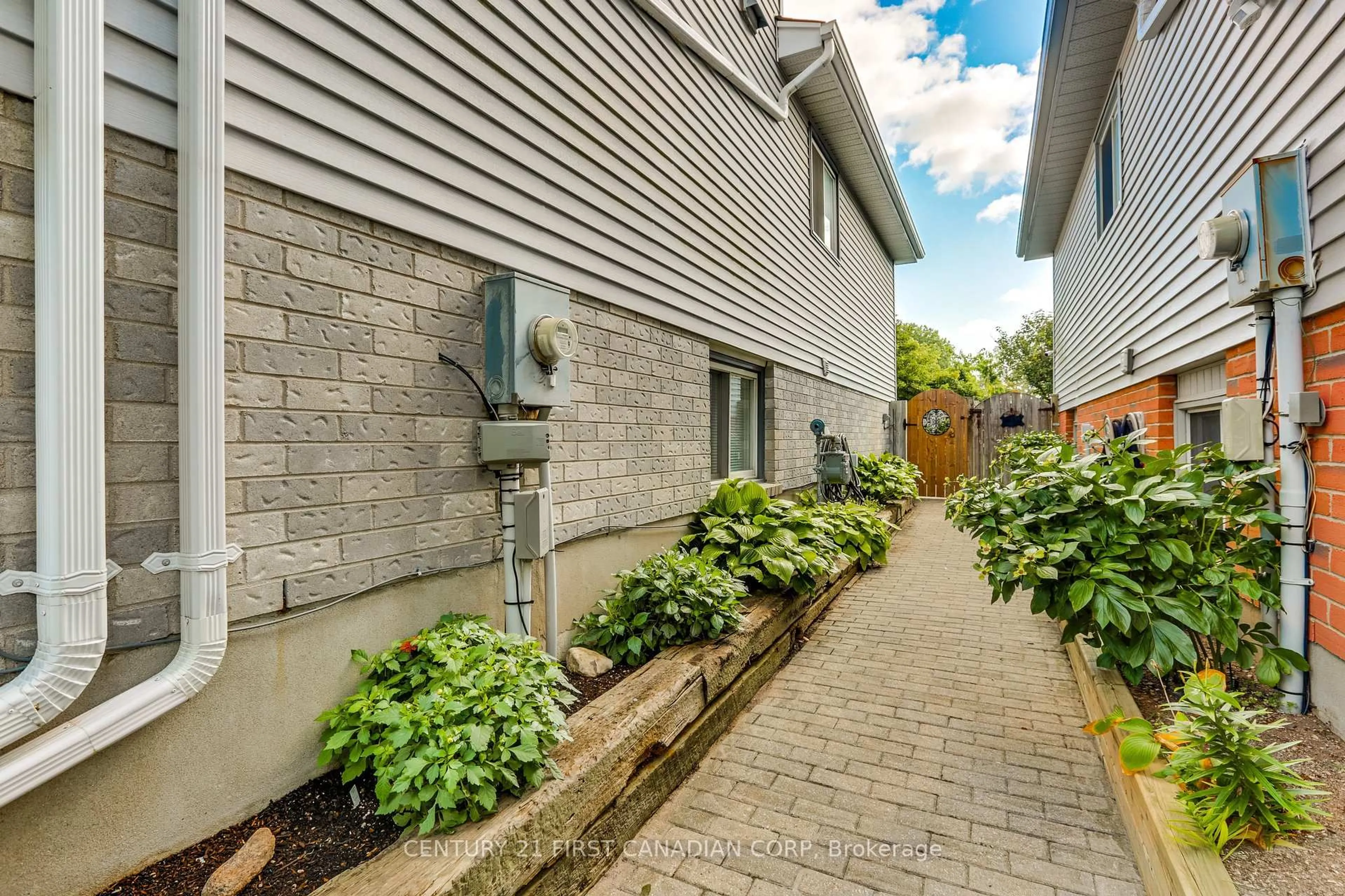 Patio, street for 80 Tanner Dr, London East Ontario N5W 6B5