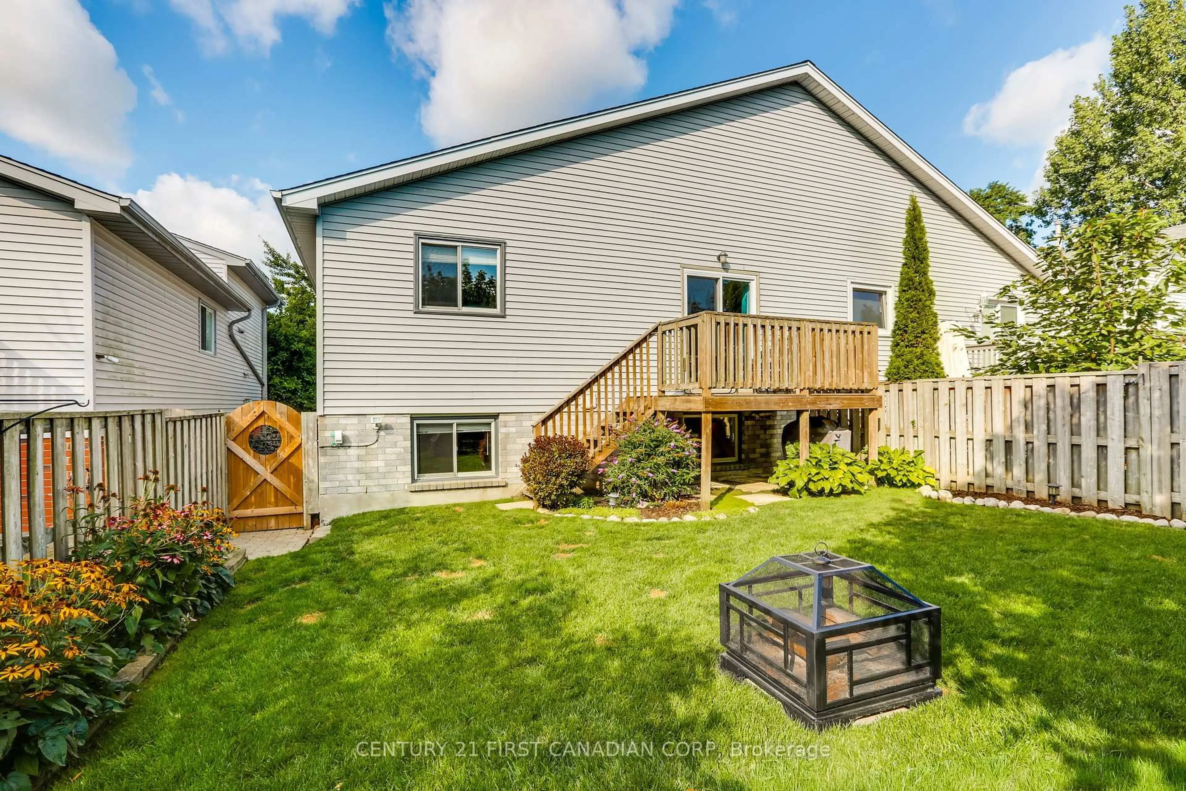Home with vinyl exterior material, unknown for 80 Tanner Dr, London East Ontario N5W 6B5