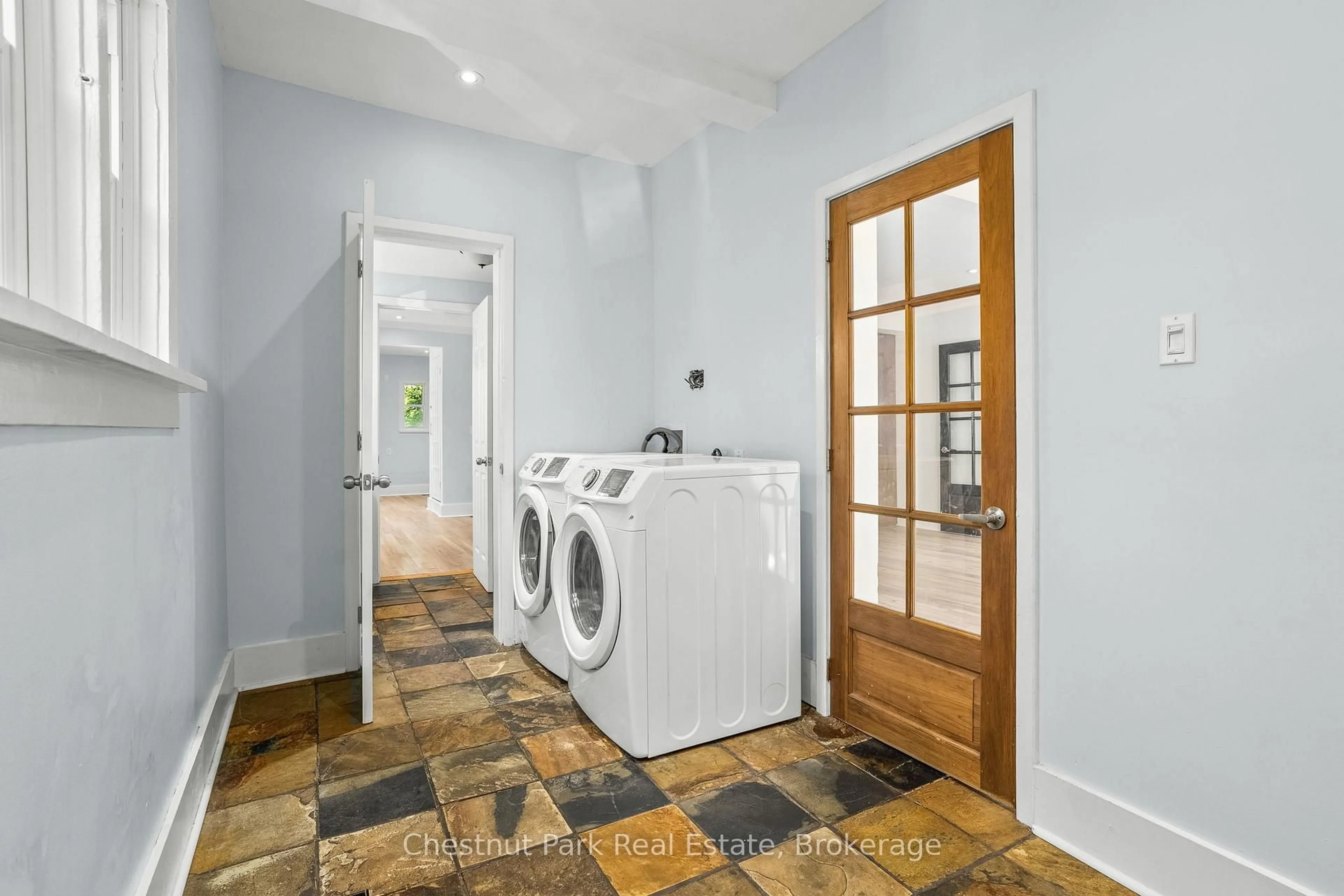 Laundry room for 615 Bay St, Gravenhurst Ontario P1P 1G8