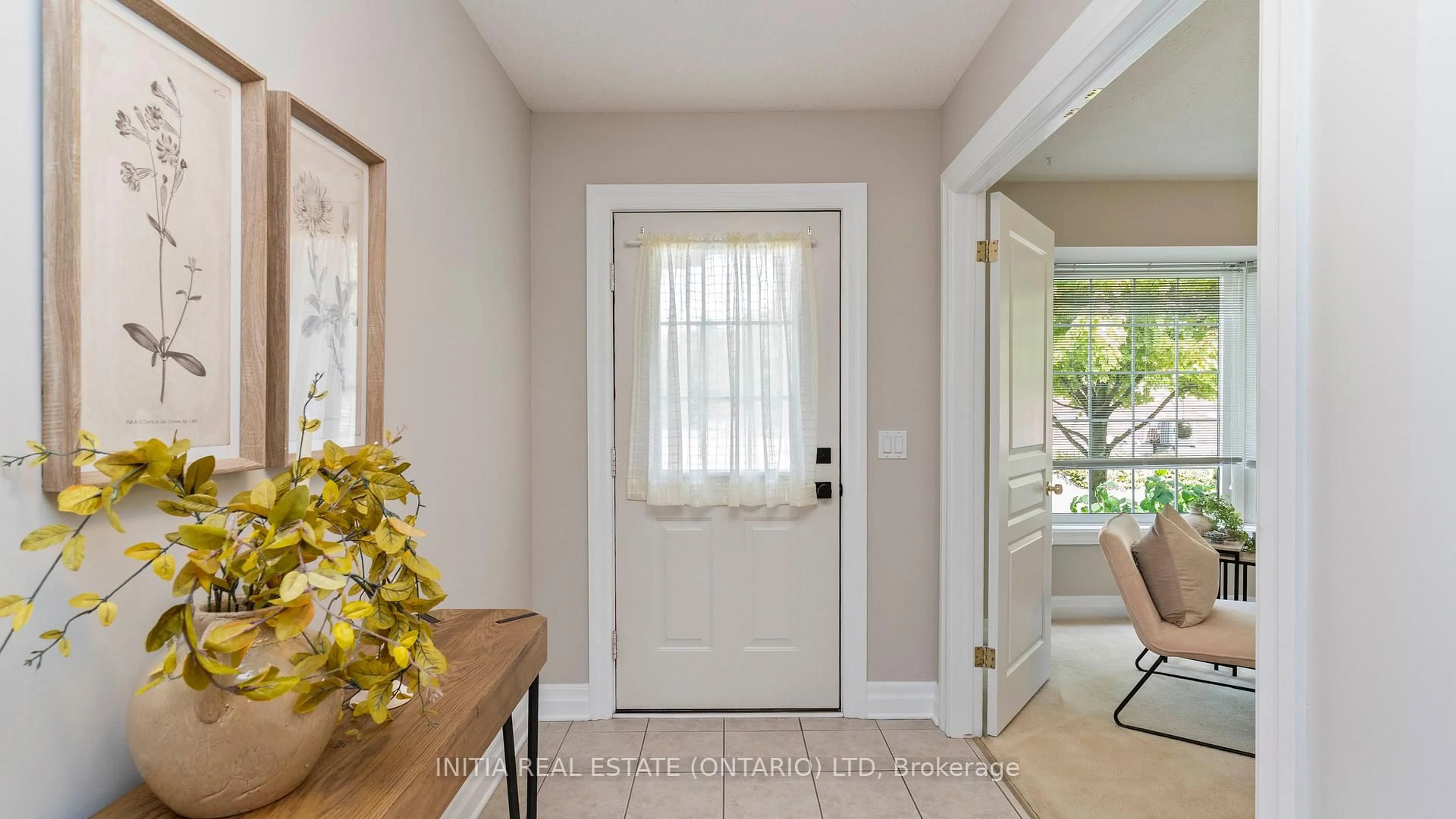 Indoor entryway for 1625 Attawandaron Rd #8, London North Ontario N6G 3M6