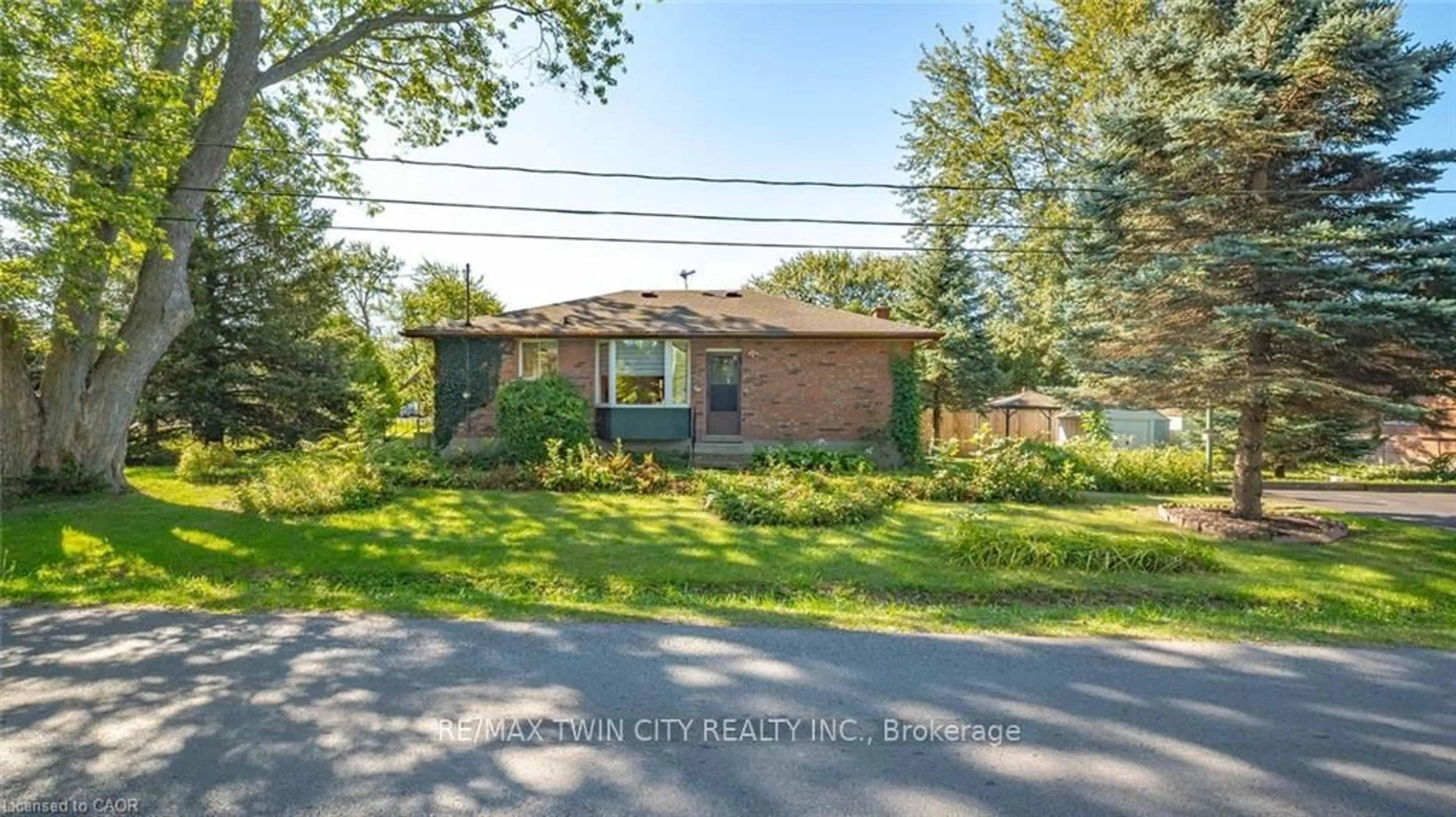 Home with brick exterior material, street for 873 South Pelham Rd, Welland Ontario L3C 3C9