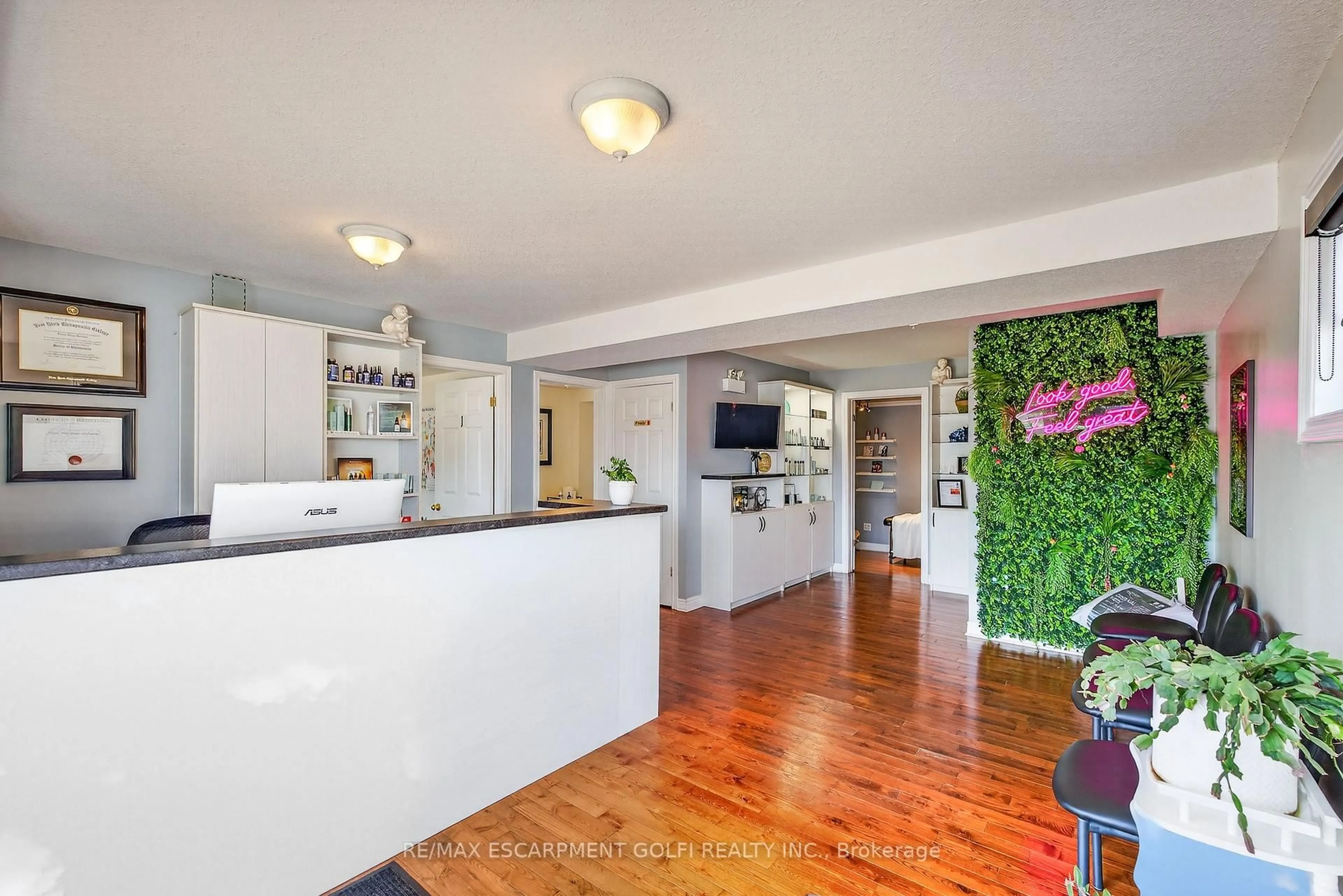Open concept kitchen, unknown for 233 Garrison Rd, Fort Erie Ontario L2A 1M8