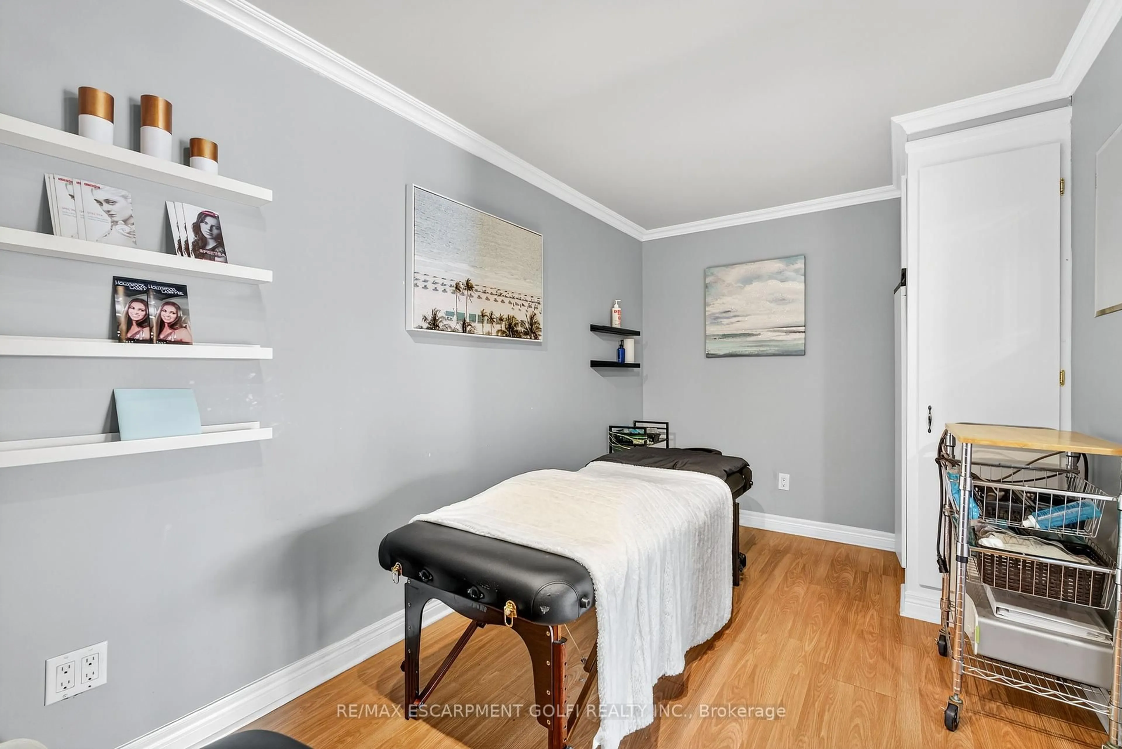 A pic of a room for 233 Garrison Rd, Fort Erie Ontario L2A 1M8