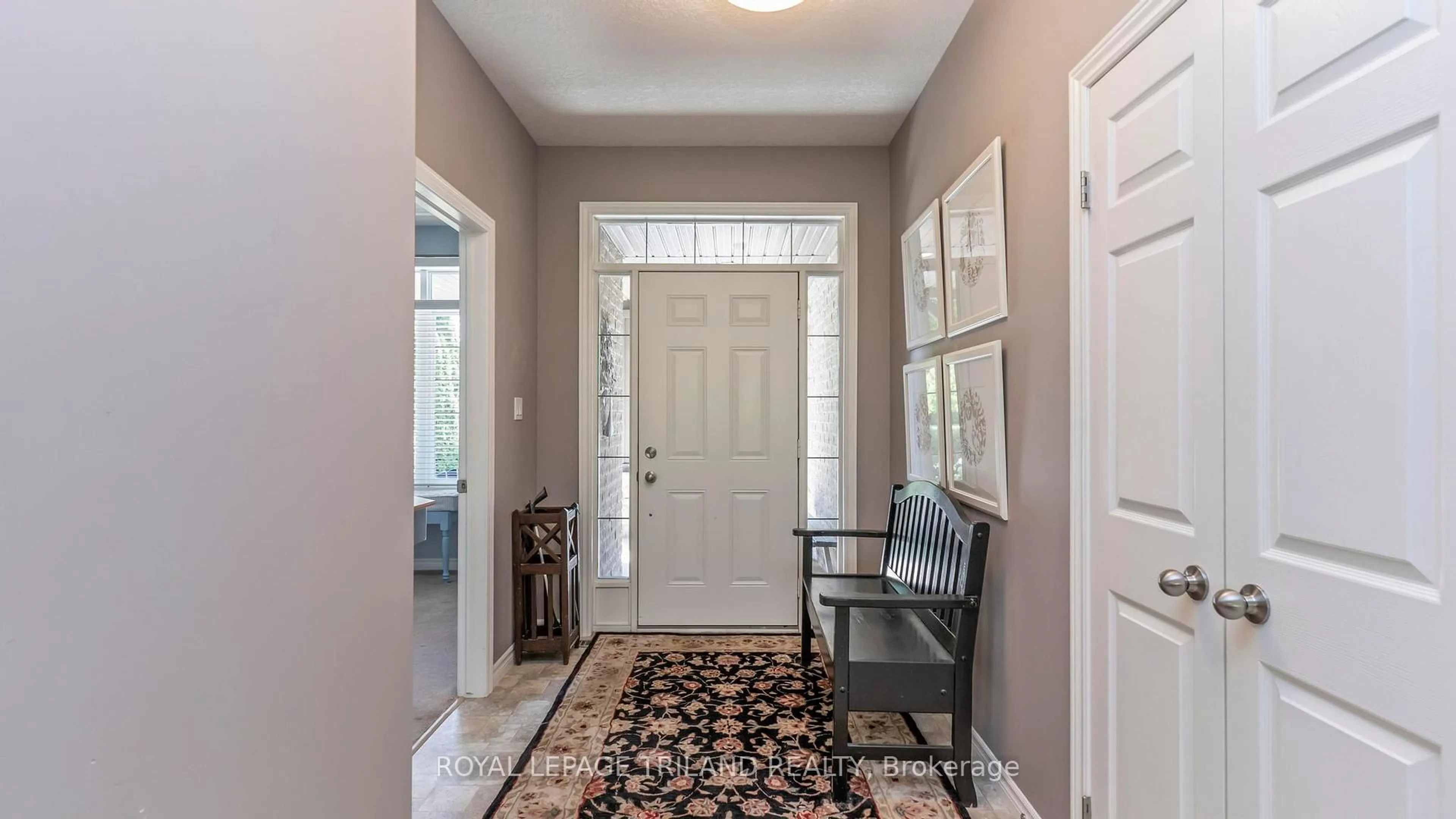 Indoor entryway for 63 HUMMINGBIRD Lane, St. Thomas Ontario N5R 6M8