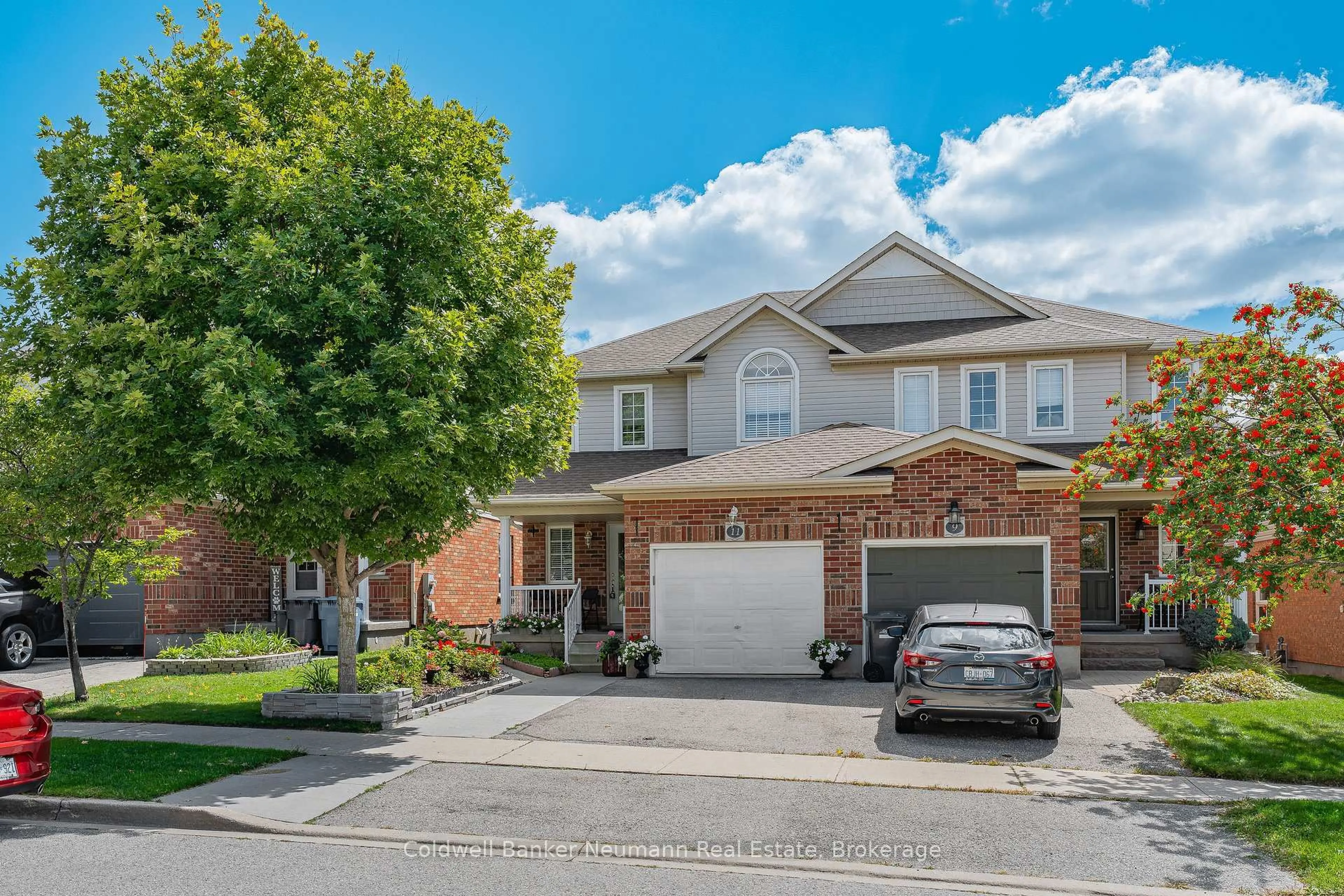 A pic from outside/outdoor area/front of a property/back of a property/a pic from drone, street for 11 Edwards St, Guelph Ontario N1E 0B7