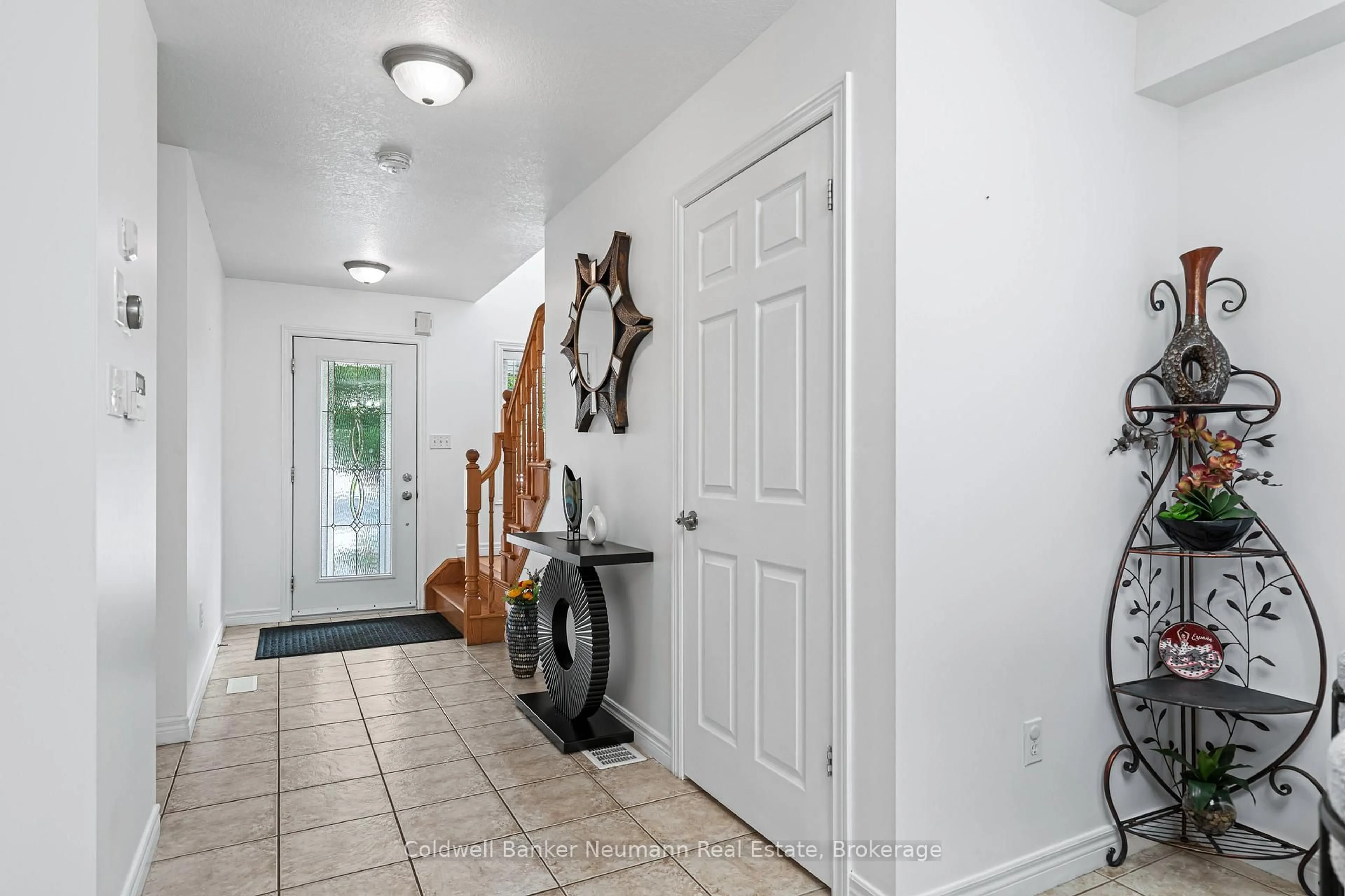 Indoor entryway for 11 Edwards St, Guelph Ontario N1E 0B7