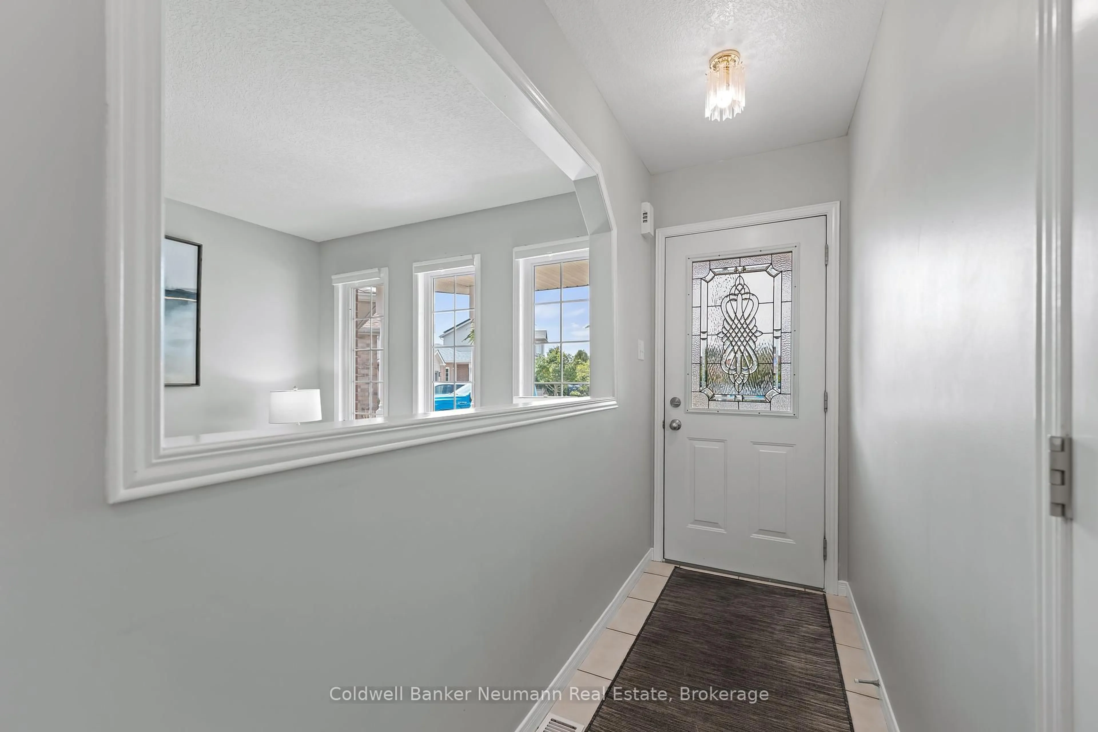 Indoor entryway for 28 Bronwyn Pl, Guelph Ontario N1K 1X1