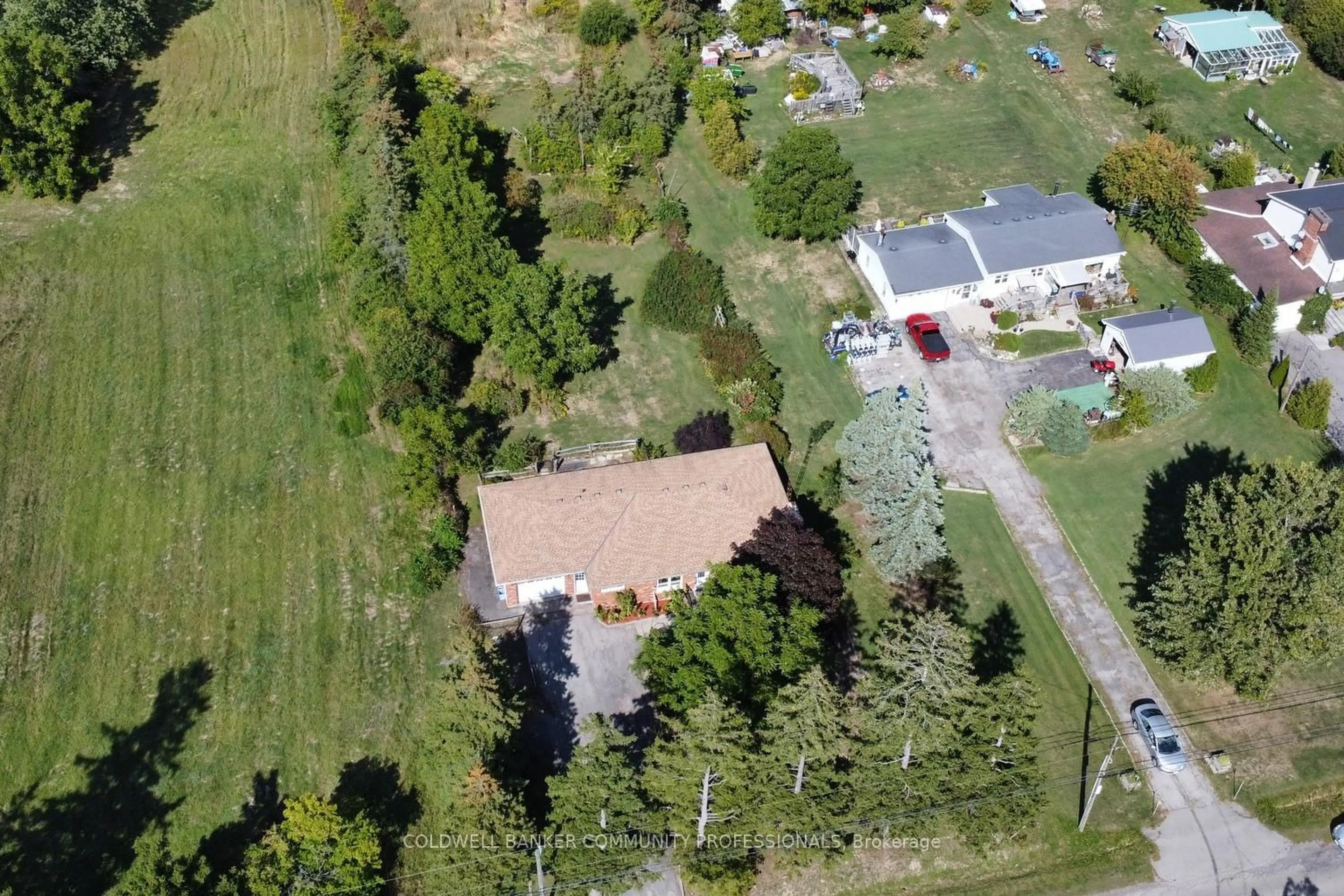 A pic from outside/outdoor area/front of a property/back of a property/a pic from drone, street for 1164 Golf Club Rd, Hamilton Ontario L0R 1P0