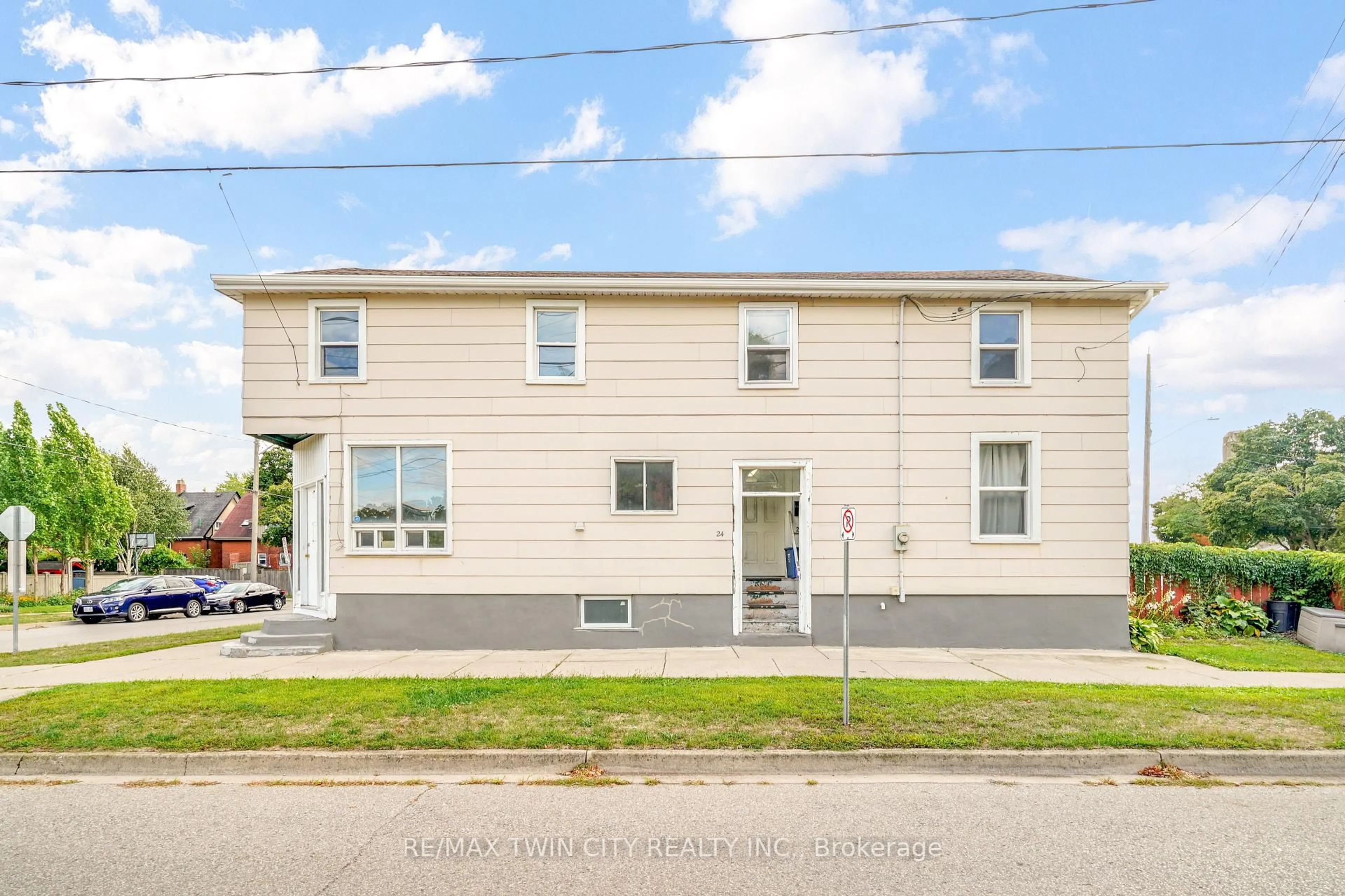 Unknown for 24 Duke St, Brantford Ontario N3T 3T4