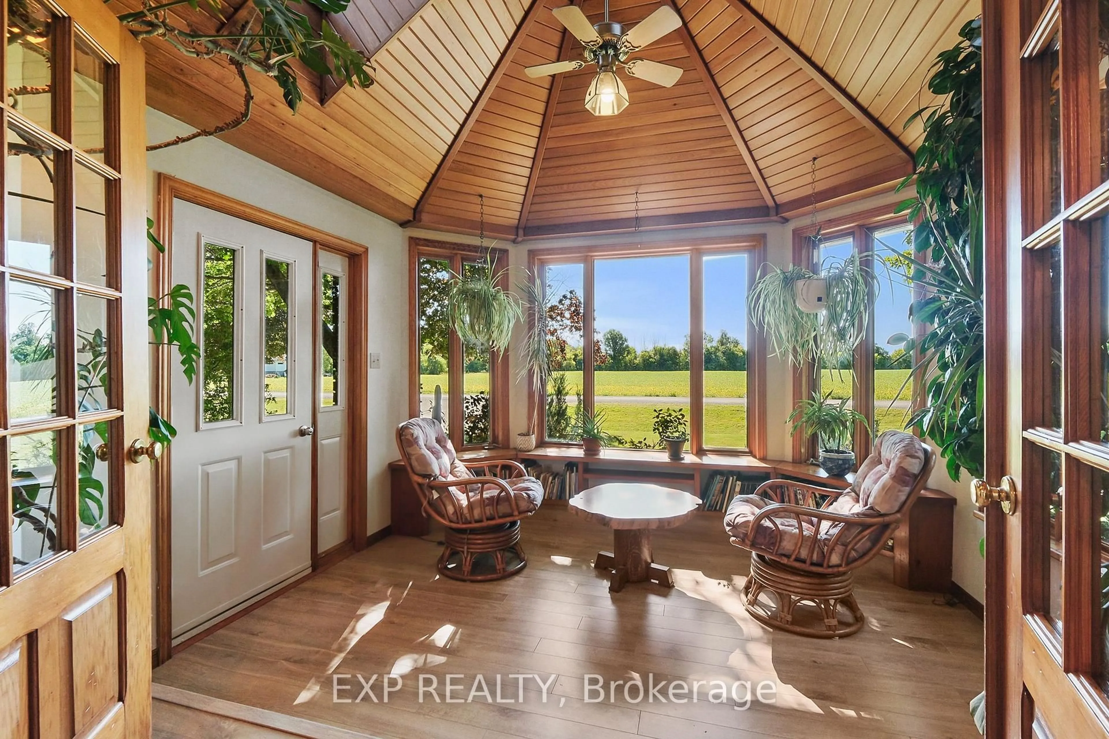 Indoor entryway for 9185 Ray Wilson Rd, Metcalfe Ontario K0A 2P0