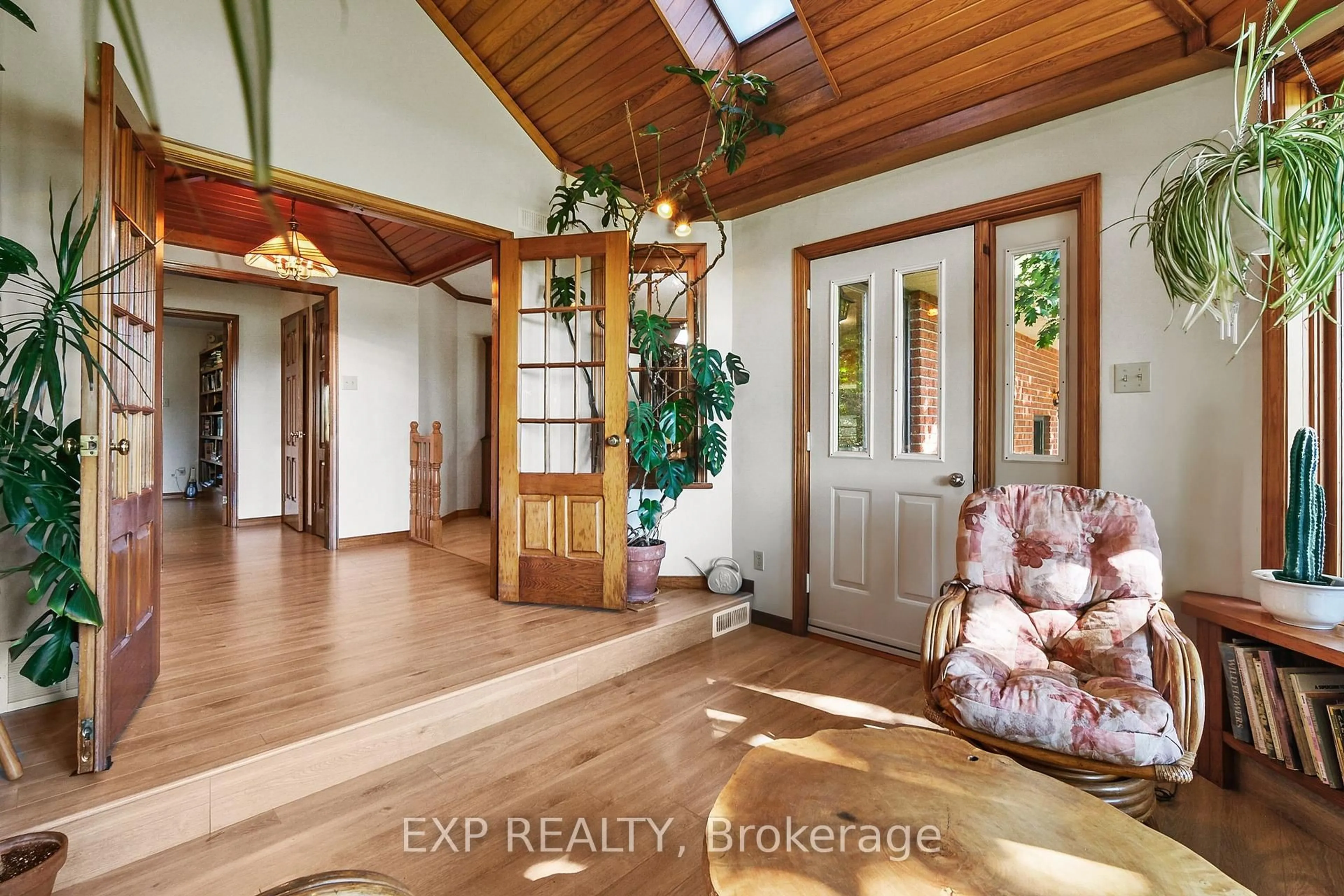 Indoor entryway for 9185 Ray Wilson Rd, Metcalfe Ontario K0A 2P0