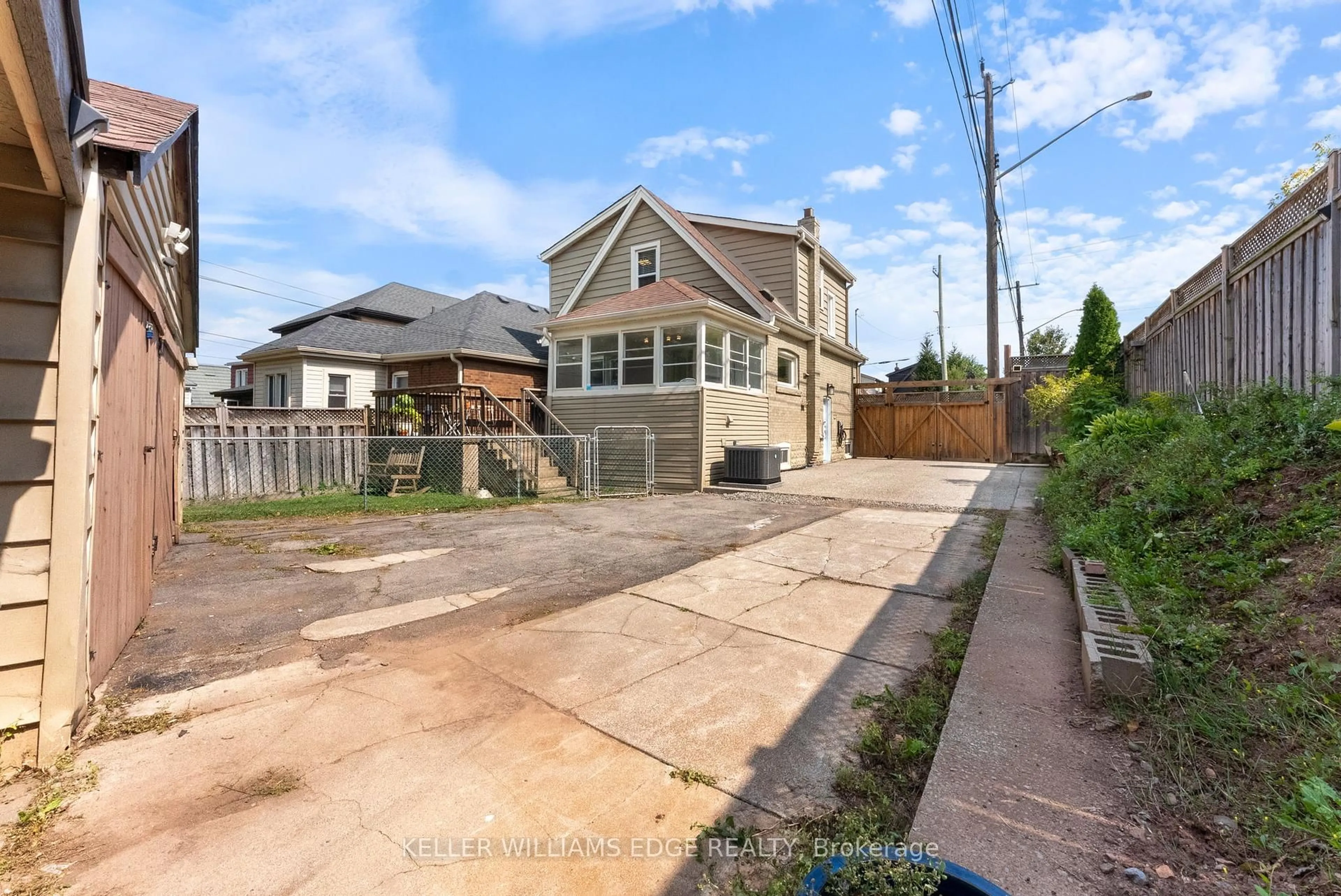 A pic from outside/outdoor area/front of a property/back of a property/a pic from drone, street for 312 Wexford Ave, Hamilton Ontario L8K 2P3