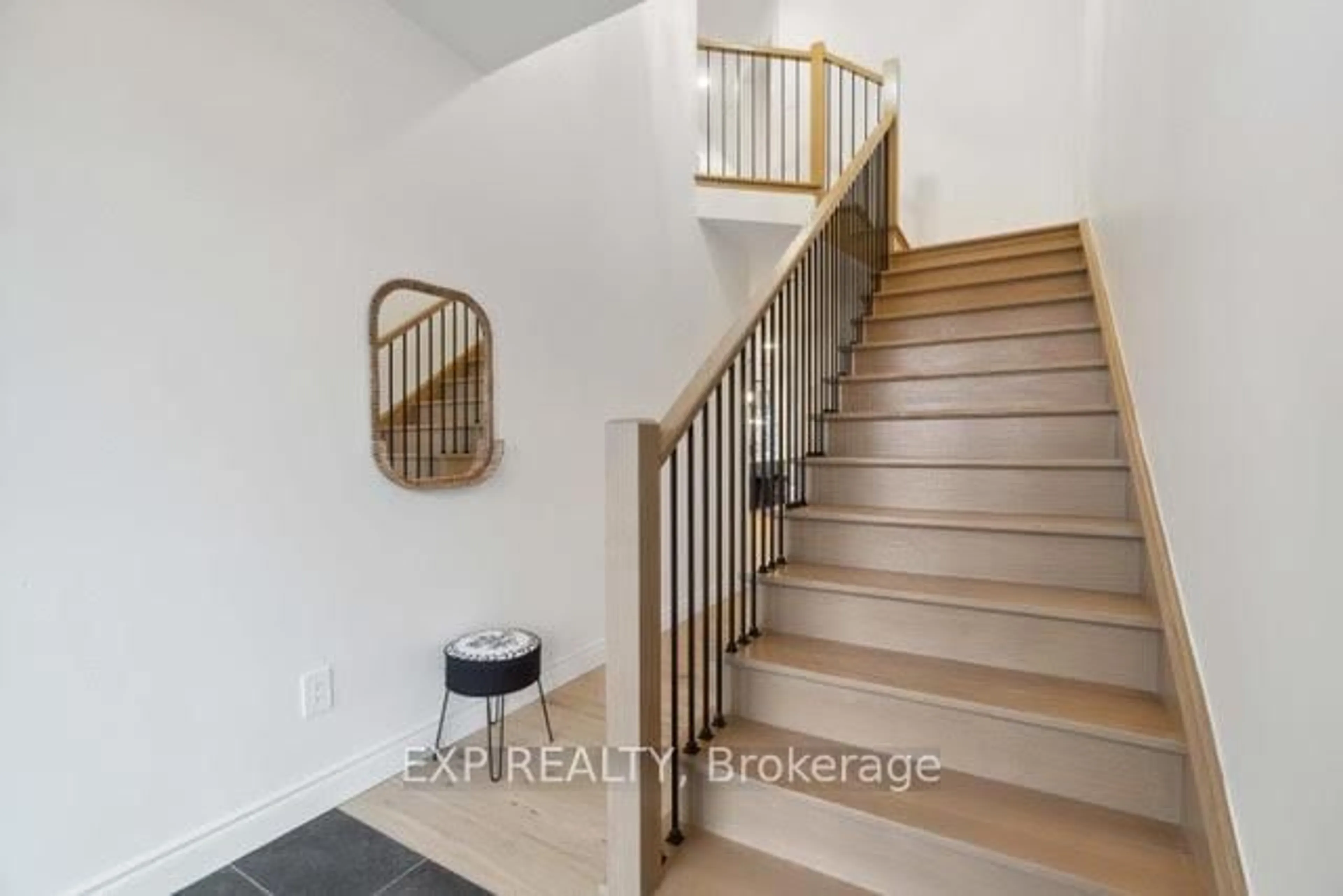 Stairs for 186 Cedardale Ave, Hamilton Ontario L8E 1R3