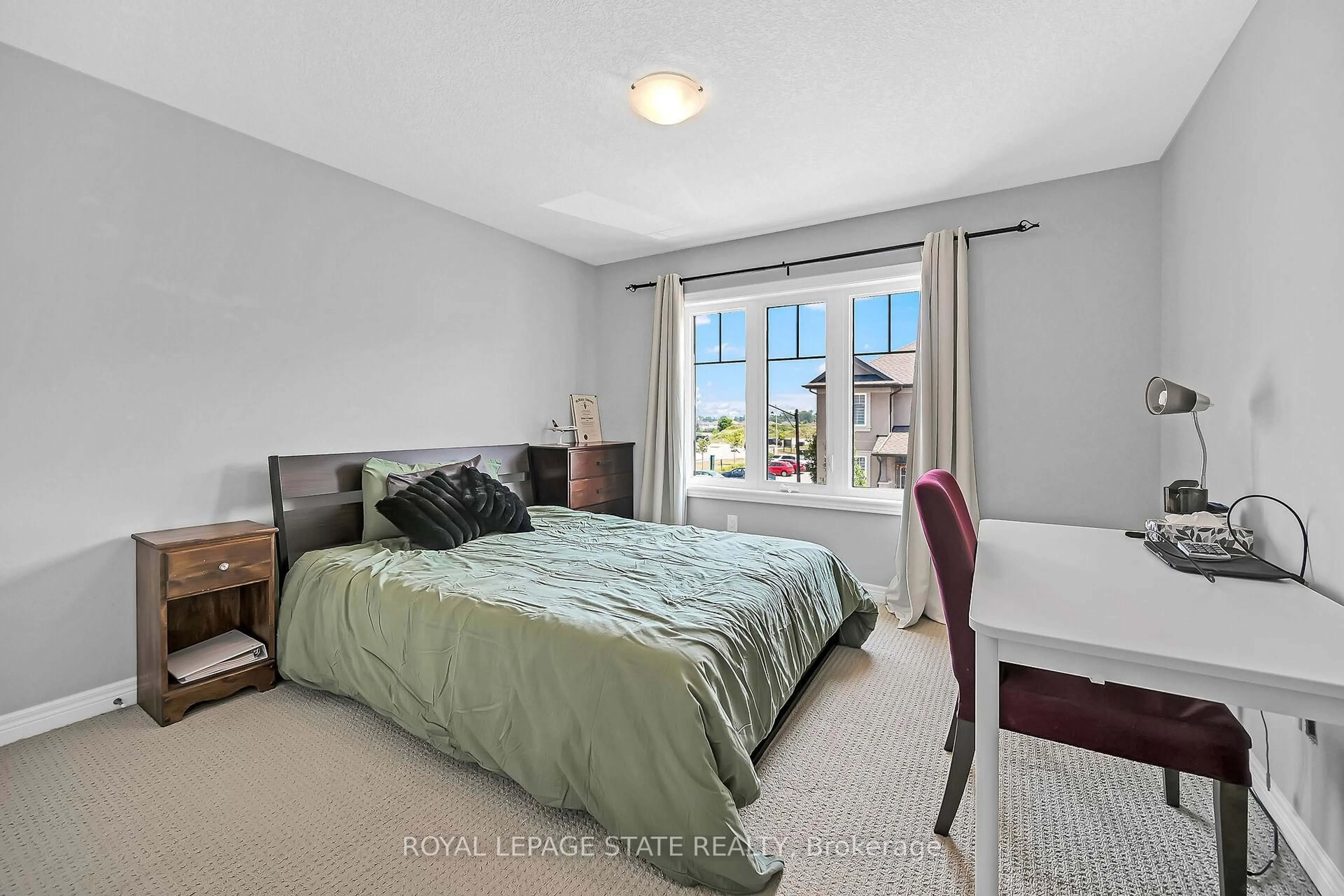 Bedroom with bed, unknown for 120 vineberg Dr #4, Hamilton Ontario L8W 0B5