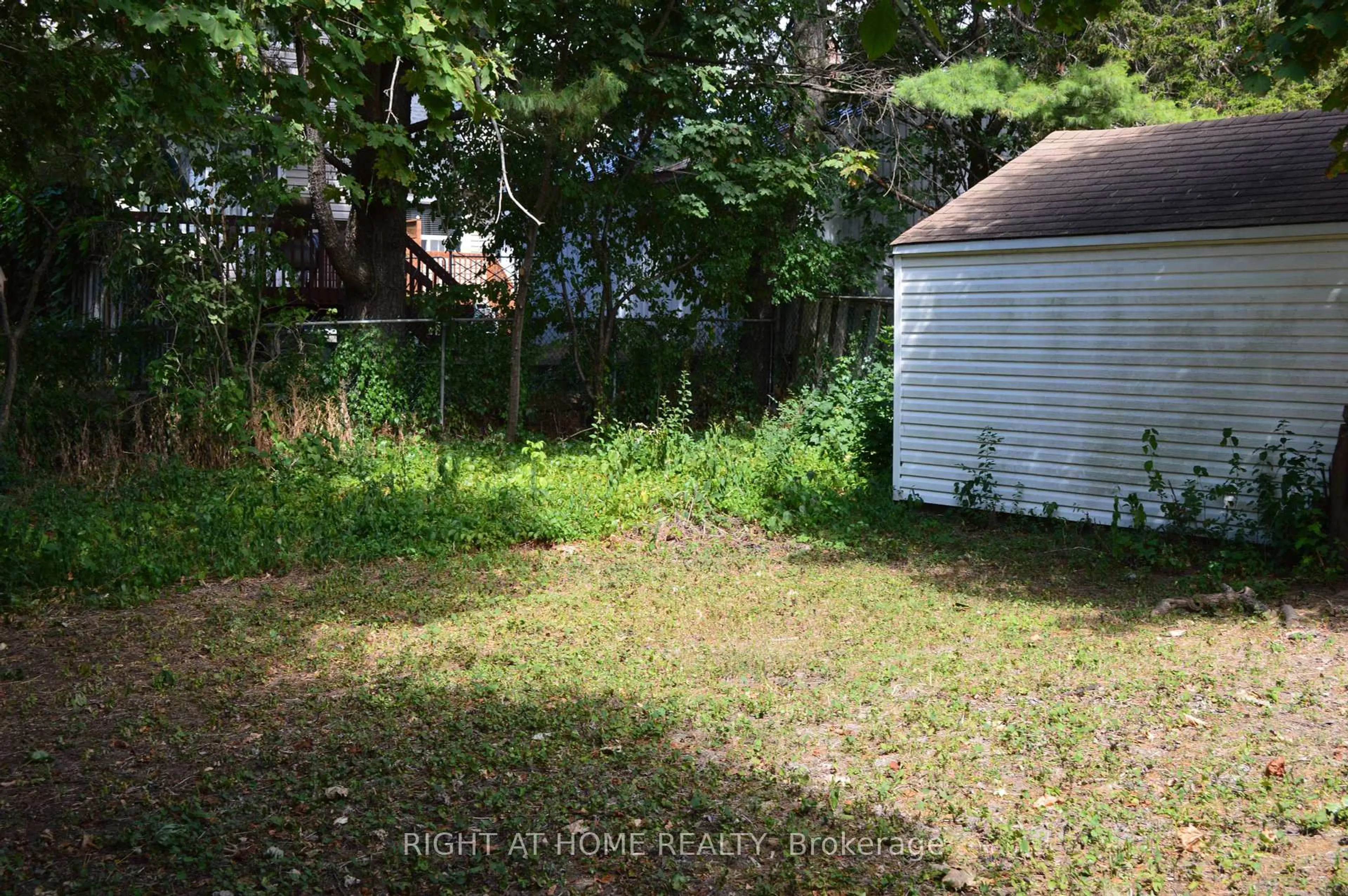 Shed for 1241 Collins Ave, Ottawa Ontario K1V 6C9