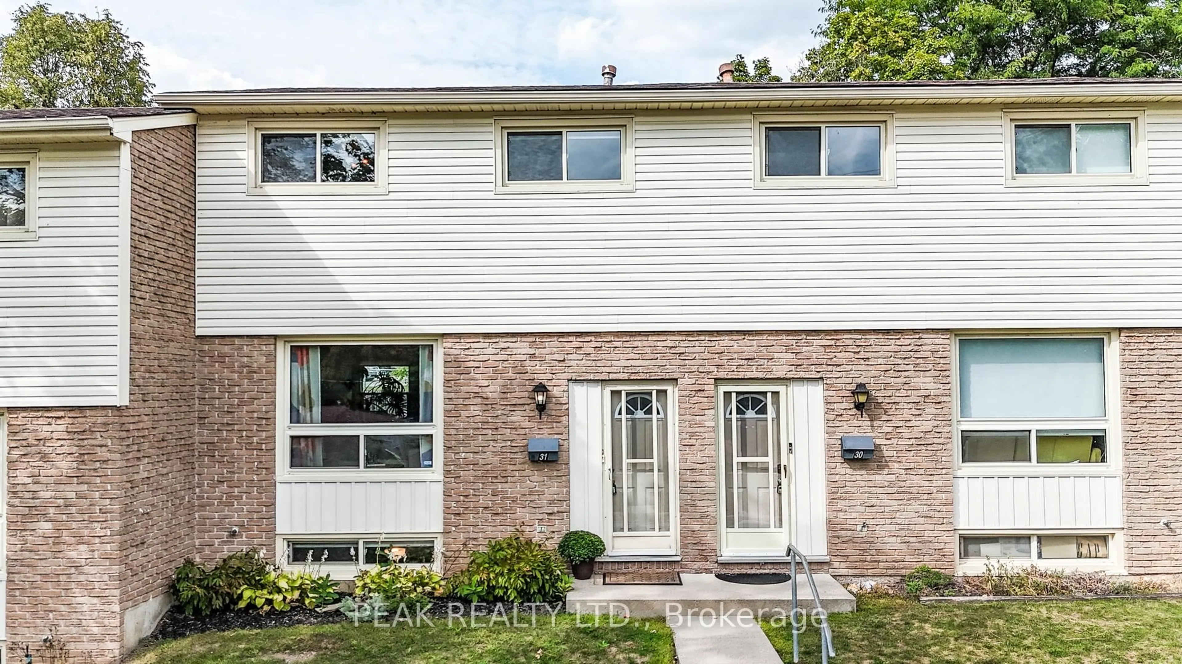 Home with brick exterior material, street for 165 Green Valley Dr #31, Kitchener Ontario N2P 1K3