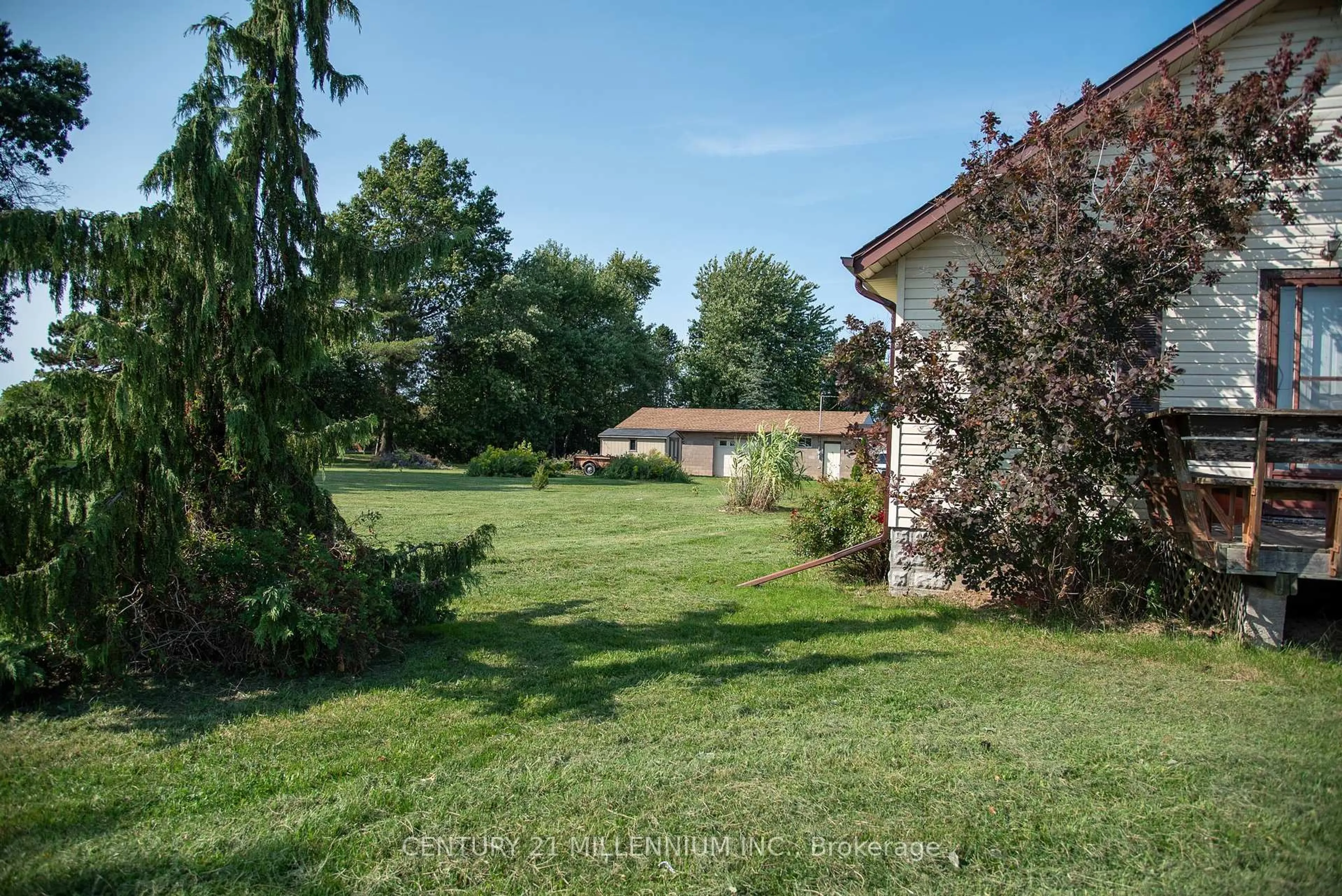 A pic from outside/outdoor area/front of a property/back of a property/a pic from drone, unknown for 1917 Hansler Rd, Thorold Ontario L2V 5J5