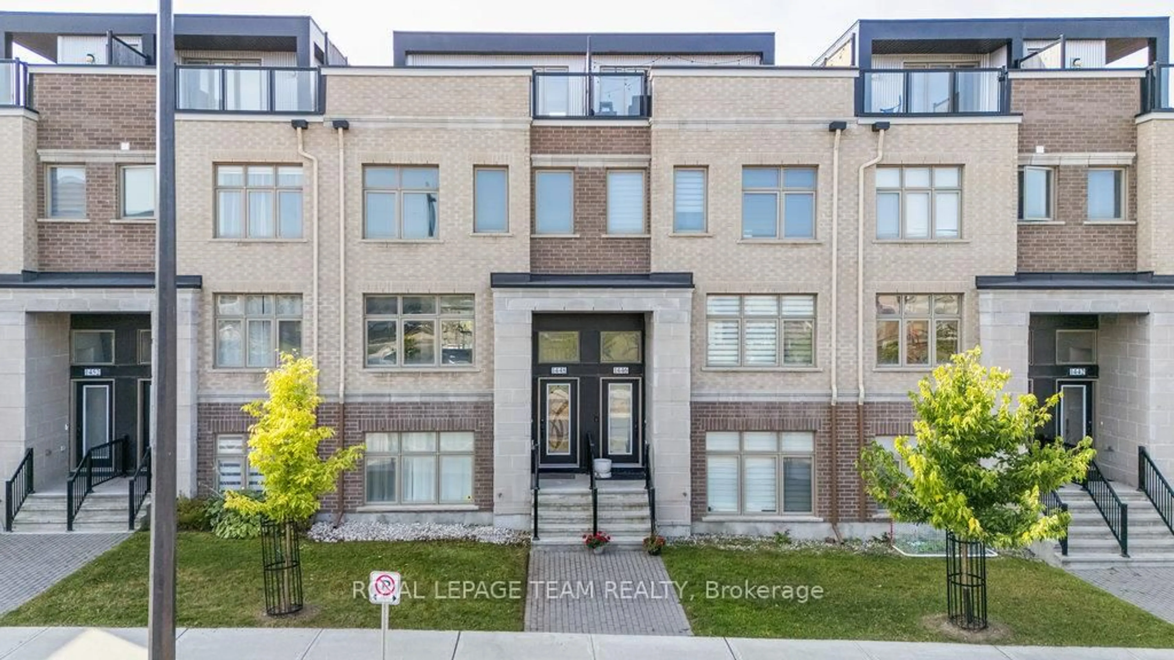 Home with brick exterior material, street for 1448 Hemlock Rd, Ottawa Ontario K1K 4Z8
